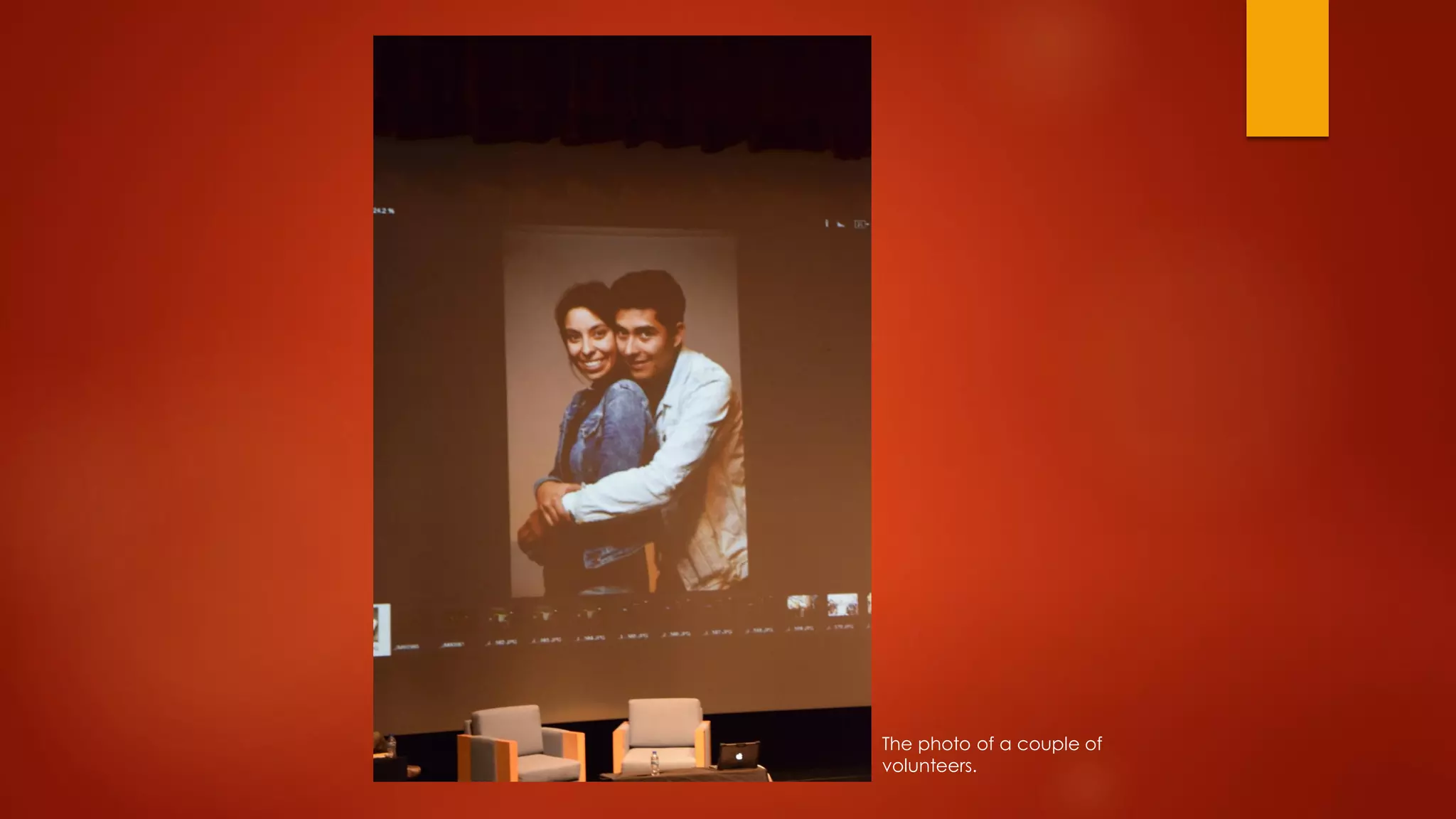 The photo of a couple of
volunteers.
 