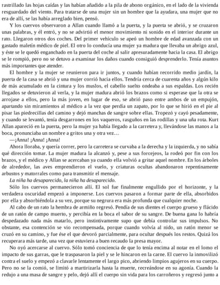 rastrillado las hojas caídas y las habían añadido a la pila de abono orgánico, en el lado de la vivienda
resguardado del viento. Para tratarse de una mujer sin un hombre que la ayudara, una mujer que no
era de allí, se las había arreglado bien, pensó.
Y los cuervos observaron a Allan cuando llamó a la puerta, y la puerta se abrió, y se cruzaron
unas palabras, y él entró, y no se advirtió el menor movimiento ni sonido en el interior durante un
rato. Llegaron otros dos coches. Del primer vehículo se apeó un hombre de edad avanzada con un
gastado maletín médico de piel. El otro lo conducía una mujer ya madura que llevaba un abrigo azul,
y éste se le quedó enganchado en la puerta del coche al salir apresuradamente hacia la casa. El abrigo
se le rompió, pero no se detuvo a examinar los daños cuando consiguió desprenderlo. Tenía asuntos
más importantes que atender.
El hombre y la mujer se reunieron para ir juntos, y cuando habían recorrido medio jardín, la
puerta de la casa se abrió y una mujer corrió hacia ellos. Tendría cerca de cuarenta años y algún kilo
de más acumulado en la cintura y los muslos, el cabello suelto ondeaba a sus espaldas. Los recién
llegados se detuvieron al verla, y la mujer madura abrió los brazos como si esperase que la otra se
arrojase a ellos, pero la más joven, en lugar de eso, se abrió paso entre ambos de un empujón,
apartando sin miramientos al médico a la vez que perdía un zapato, por lo que se hirió en el pie al
pisar las piedrecillas del camino y dejó manchas de sangre sobre ellas. Tropezó y cayó pesadamente,
y cuando se levantó, tenía desgarrones en los vaqueros, rasguños en las rodillas y una uña rota. Kurt
Allan apareció en la puerta, pero la mujer ya había llegado a la carretera y, llevándose las manos a la
boca, pronunciaba un nombre a gritos una y otra vez…
—¡Anna! ¡Anna! ¡Anna!
Ahora lloraba, y quería correr, pero la carretera se curvaba a la derecha y la izquierda, y no sabía
qué dirección tomar. La mujer madura la alcanzó y, pese a sus forcejeos, la rodeó por fin con los
brazos, y el médico y Allan se acercaban ya cuando ella volvió a gritar aquel nombre. En los árboles
de alrededor, las aves emprendieron el vuelo, y criaturas ocultas abandonaron repentinamente
arbustos y matorrales como para transmitir el mensaje.
La niña ha desaparecido, la niña ha desaparecido.
Sólo los cuervos permanecieron allí. El sol fue finalmente engullido por el horizonte, y la
verdadera oscuridad empezó a imponerse. Los cuervos pasaron a formar parte de ella, absorbidos
por ella y absorbiéndola a su vez, porque su negrura era más profunda que cualquier noche.
Al cabo de un rato la hembra de armiño regresó. Pendía de sus dientes el cuerpo grueso y flácido
de un ratón de campo muerto, y percibía en la boca el sabor de su sangre. De buena gana lo habría
despedazado nada más matarlo, pero instintivamente supo que debía controlar sus impulsos. No
obstante, esa contención se vio recompensada, porque cuando volvía al nido, un ratón menor se
cruzó en su camino, y fue ése el que devoró parcialmente, para ocultar después los restos. Quizá los
recuperara más tarde, una vez que estuviera a buen recaudo la presa mayor.
No oyó acercarse al cuervo. Sólo tomó conciencia de que lo tenía encima al notar en el lomo el
impacto de sus garras, que le traspasaron la piel y se le hincaron en la carne. El cuervo la inmovilizó
contra el suelo y empezó a clavarle lentamente el largo pico, abriendo limpios agujeros en su cuerpo.
Pero no se la comió, se limitó a martirizarla hasta la muerte, recreándose en su agonía. Cuando la
redujo a una masa de sangre y pelo, dejó allí el cuerpo sin vida para los carroñeros y regresó junto a
 