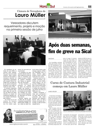 Criciúma, 04 de julho de 2012 l Quarta-feira            05
                                Câmara de Vereadores de
                                                                                                                                                                                          DIVULGAÇÃo / HSul




                          Lauro Müller                                                         IP




      Vereadores discutem
 requerimento, projeto e moção
   na primeira sessão de julho
                                                                           FOTOS: DIVULGAÇÃO / HSul




                                                                                                      Trabalhadores decidiram pelo retorno ao trabalho depois de ficarem duas semanas parados




                                                                                                      Após duas semanas,
                                                                                                      fim de greve na Sical
                                                                                                      CRICIÚMA                         presa irá pagar. O protesto     adesão de 100% em duas se-
                                                                                                                                       iniciou dia 18 de junho. Os     manas de paralisação, o que
                                                                                                                                       salários de junho serão pa-     reflete no descontentamen-
                                                                                                        Em Assembleia realizada        gos normalmente na sexta-       to dos trabalhadores com a
                                                                                                      ontem pela manhã a maioria       feira. O cartão-vale Acicard    atual situação e condição de
                                                                                                      dos 145 trabalhadores vota-      já está liberado. Segundo o     trabalhão na empresa. Penso
                                                                                                      ram pelo termino da parali-      presidente do Sindicato dos     ainda, que a direção da em-
                                                                                                      sação na Metalúrgica Sical       Trabalhadores Metalúrgicos      presa deverá também ana-
   Os vereadores do mu-         mentar foi aprovado por       de do bairro Centro, onde               de Criciúma. Do total, 134       de Criciúma e Região (Sin-      lisar esta postura dos seus
nicípio de Lauro Müller se      unanimidade.                  entregou algumas cartilhas              votaram pelo fim da greve        metal), Francisco Pedro dos     profissionais”. Os cerca de
reuniram nessa segunda-           O presidente da casa,       com orientações para os                 e 1 foram contrários. Nas
                                                                                                          1                            Santos, empresa e sindicato     200 metalúrgicos reivindi-
feira para mais uma sessão      vereador Manoel Jades Izi-    idosos, distribuiu alguns               negociações, ficou acertado      manterão o canal aberto para    cavam 10% de aumento, ces-
ordinária. Neste primeiro       dório, registrou em nome de   brindes e tomou o café da               que metades dos dias para-       negociações e a greve foi       ta básica de R$ 120,00, plano
encontro do mês de julho os     todos os vereadores uma       tarde junto com o grupo.                dos serão descontados nas        positiva. “Avaliamos como       de saúde e maior quantidade
                                                                                                      férias e a outra parte a em-     positivo o movimento pela       de leite, entre outros.
vereadores discutiram um        moção de pesar à família         Comentou sobre as con-
requerimento apresentado        de Lindomar Fontanella,       venções municipais rea-


                                                                                                          Curso de Costura Industrial
pelo vereador Ramiris Fon-      que faleceu na segunda-       lizadas em Lauro Müller,
tanella (PP), um projeto de     feira, dia 25 de junho.       dando ênfase a do seu
lei de autoria do Executivo       O único vereador a se       partido o PMDB que esco-

                                                                                                           começa em Lauro Müller
Municipal e uma moção as-       pronunciar na tribuna,        lheu o atual prefeito Hélio
sinada por todos os Edis.       foi Pedro Luiz Machado        Bunn para ser o candida-
   O vereador progressista      (PMDB), que lamentou a        to cabeça de chapa junto
solicita, ao Executivo Muni-    morte de Léo Veronez Filho,   com Alcimar De Brida, do
                                                                                                                                                                                          DIVULGAÇÃo / HSul
cipal, cópia das notas fis-     ex morador de Lauro Müller    PSDB para vice.                         LAURO MÜLLER
cais dos últimos seis meses,    que trabalhou por muitos         Finalizou convidando a
referente ao consumo de         anos na extinta Companhia     todos para participarem
combustíveis (gasolina, eta-    de Mineração de Carvão        da Festa Julina que será                   A Secretaria da Família e
nol e diesel) e lubrificantes   Barro Branco.                 promovida pela Escola                   Ação Social de Lauro Müller
pela Prefeitura.                  Pedrinho registrou que      Municipal José Heleodoro                dando continuidade aos tra-
    Um Projeto de Lei de        no último dia 27 de junho,    Barreto Junior, do Bairro               balhos de capacitação, atra-
iniciativa do Executivo         a deputada estadual Dirce     Arizona, no próximo dia 7               vés de cursos promovidos
Municipal para a aber-          Heiderscheidt (PMDB), visi-   de julho, no salão de festas            em todo município, realizou
tura de crédito suple-          tou o clube da melhor ida-    daquele bairro.                         a abertura de mais uma edi-
                                                                                                      ção do Curso de Costura In-
                                                                                                      dustrial.
                                                                                                         São 25 alunos, entre ho-
                                                                                                      mens e mulheres, que bus-
                                                                                                      cam uma qualificação pro-
                                                                                                                                       Curso de capacitação em costura terá participação de 25 alunos
                                                                                                      fissional no curso que terá
                                                                                                      duração de três meses com
                                                                                                      uma carga horária de 200         ne Caminski, da responsável     participantes e comprometi-
                                                                                                      horas. As aulas acontecem        pelo Sine de Lauro Müller,      mento que se deve ter para
                                                                                                      de segunda a sexta-feira,        Sumaia da Luz, e professo-      se conseguir bons frutos na
                                                                                                      das 16h às 19h, nas depen-       res, participou a psicóloga     vida profissional.
                                                                                                      dências do NEP.                  Melanie Vargas Inácio, que        De acordo com Aline Ca-
                                                                                                         Na aula inaugural, além da    destacou a importância do       minski este já é o terceiro
                                                                                                      responsável pela Secretaria      curso, os benefícios que ele    curso oferecido pela atual
                                                                                                      da Família e Ação Social, Ali-   irá trazer para cada um dos     administração.
 