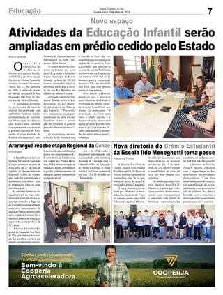 7Educação Jornal Correio do Sul
Quarta-Feira, 2 de Maio de 2018
AEtapa Regional da Con-
ferência Nacional de Educação
(Conae) aconteceu na tarde de
sexta-feira, dia 27, na sede da
Agência de Desenvolvimento
Regional (ADR) de Araran-
guá, onde foi sistematizado o
documento referência, com
as proposições feitas na etapa
intermunicipal.
O encontro reuniu os de-
legados eleitos na etapa inter-
municipal realizada em Turvo,
que representarão a Regional
deAraranguánaetapaestadual,
entre eles representantes da
educação básica, gestores, pais
ediversidadedoExtremo-Sul,e
tambémGerênciadeEducação,
supervisores e integradores da
21ª Gered.
Atécnica da Gerência Re-
gional de Educação Ana Dirce
de Vila, que realizou a condu-
çãodostrabalhos,explicouque
estefoiumimportantemomen-
A Escola Estadual de
Ensino Médio Governador
Ildo Meneghetti, de Passo de
Torres, realizou na manhã de
quinta-feira, dia 26, a ceri-
mônia de posse da nova Di-
retoria do Grêmio Estudantil.
A nova diretoria é com-
posta por 19 alunos, e presi-
dida pelo estudante do 3º ano
do ensino médio inovador
Jeferson Gonçalves Martins.
O
s e c r e t á r i o
executivo da
Agência de
Desenvolvimento Regio-
nal (ADR) de Araranguá,
Heriberto Afonso Schmidt,
assinou na tarde de sexta-
-feira, dia 27, no gabinete
da ADR, o termo de cessão
de uso da antiga EEB Ana
Machado Dal Toé ao mu-
nicípio de Morro Grande.
A assinatura do termo
de permissão de uso do
imóvel foi celebrada com
opPrefeito Valdionir Rocha,
acompanhado da secretá-
ria Municipal de Educa-
ção, Aline Coral. Também
acompanharam a assinatura
a gerente regional de Edu-
cação, Celina Hobold da
Rosa e o responsável pelo
Novo espaço
Araranguá recebe etapa Regional da Conae Nova diretoria do Grêmio Estudantil
da Escola Ildo Meneghetti toma possetodeinserçãodascontribuições
acerca dos eixos temáticos 4 e
8, norteadores da Conferência,
que tratam dos Planos Dece-
nais, SNE e democratização da
Educação:acesso,permanência
e gestão; e financiamento da
educação:gestão,transparência
e controle social.
A eleição aconteceu nas
dependências da unidade
escolar no dia 17 de abril,
onde os 218 alunos tiveram
a possibilidade de votar em
uma das duas chapas con-
correntes.
A coordenadora do Grê-
mio, Andréa Scheffer H.
Maurício, explica que o pro-
cesso ocorreu democratica-
mente, com transparência
e sobretudo, com intuito de
fortalecer a representação dos
Sistema de Gerenciamento
Patrimonial na ADR, Val-
demar Hahn Junior.
O termo autoriza o Go-
verno do Estado, por meio
da ADR, a ceder à Adminis-
tração Municipal de Morro
Grande, a área de 891,68
metros quadrados onde se
encontra edificada a esco-
la, na rua Rui Barbosa, no
Centro de Morro Grande.
Segundo o prefeito Val-
dinior Rocha, o local será
destinado às atividades
de ampliação da Educa-
ção Infantil. “Pretende-
mos adequar o espaço para
construção de uma creche.
Também temos a inten-
ção de reformar o ginásio
para atividades esportivas”,
disse.
O secretário execu-
tivo da ADR lembra que
Até o dia 15 de junho o
documento sistematizado será
encaminhado pela Gerência
Regional de Educação para o
Fórum Estadual de Educação
de Santa Catarina. A etapa
estadual da Conae acontecerá
nos dias 23 e 24 de julho em
Florianópolis.
estudantes no ambiente esco-
lar da EBM Ildo Meneghetti.
A diretora da Escola,
Zélia F. Borges, concorda
com a importância do for-
talecimento das entidades
democráticas. “Com foco
nesse sentimento de coopera-
ção que a Direção da escola,
juntamente com a coordena-
ção do Grêmio, fica feliz e
honrada com o empenho e
dedicação entre os estudantes
perante a escola”, concluiu.
a cessão é fruto de um
compromisso assumido na
gestão do ex-prefeito Ênio
Zuchinalli, que realizou a
cessão de uso da Prefeitura
ao Governo do Estado de
um terreno de 10 mil m² (1
hectare) para a construção
da nova EEB Ana Machado
Dal Toé, que está pronta
para ser inaugurada.
Heriberto Schmidt
destacou que a parceria
entre Governo do Estado e
Prefeitura de Morro Gran-
de trouxe benefícios aos
alunos do município. “A
população receberá uma
nova e ampla escola, e a
Administração municipal
agora poderá utilizar este
imóvel que fica bem locali-
zado, para atender a deman-
da do setor educacional”,
concluiu.
Araranguá
Passo de Torres
Morro Grande
Atividades da Educação Infantil serão
ampliadasemprédiocedidopeloEstado
 