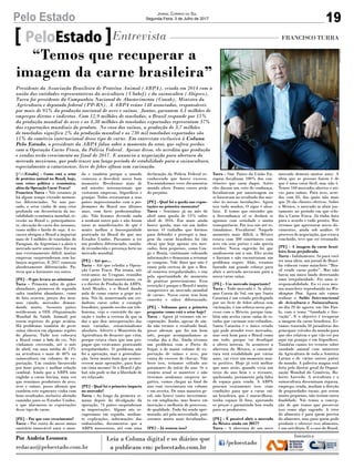19Pelo Estado Jornal Correio do Sul
Segunda-Feira, 3 de Julho de 2017
[PeloEstado] - Como está o setor
de proteína animal no Brasil, hoje,
com crises política e econômica,
além da Operação Carne Fraca?
Francisco Turra - Nós estamos já
há algum tempo vivendo momen-
tos diferenciados. No ano pas-
sado, o setor vinha de uma crise
profunda em decorrência da ins-
tabilidade econômica mundial, re-
cessão no Brasil e, principalmen-
te, elevação do custo dos insumos,
como milho e farelo de soja. A es-
cassez obrigou o Brasil a importar
mais de 3 milhões de toneladas do
Paraguai, da Argentina e a abrir o
mercado norte-americano. Foi um
ano extremamente difícil, muitas
empresas surpreenderam com ba-
lanços negativos. E 2017 começou
absolutamente diferenciado. Pa-
recia que o horizonte era outro.
[PE] - O que levava ao otimismo?
Turra - Primeira safra de grãos
abundante, promessa de segunda
safra também abundante, como
de fato ocorreu, preços dos insu-
mos caindo, mercados deman-
dando muito. Sessenta países
notificaram a OIE (Organização
Mundial da Saúde Animal) por
terem registros de gripe aviária.
Há problemas também de peste
suína clássica em algumas regiões
do planeta. Tudo isso colocava
o Brasil como a bola da vez. Nós
vínhamos crescendo, até o mês
de abril, em uma média de 13%
na avicultura e mais de 40% na
suinocultura em volumes de ex-
portação. Um cenário favorecido
por bons preços e melhor relação
cambial. Ainda que a ABPA não
englobe a carne bovina, uma vez
que reunimos produtores de aves,
ovos e suínos, posso afirmar que
também este segmento vinha com
bons resultados, inclusive abrindo
caminho para os Estados Unidos,
o que alavancou as exportações
desse tipo de carne.
[PE] - Por que esse crescimento?
Turra - Por conta do nosso status
sanitário impecável para o mun-
PeloEstado Entrevista FRANCISCO TURRA
Presidente da Associação Brasileira de Proteína Animal (ABPA), criada em 2014 com a
união das entidades representativas da avicultura (Ubabef) e da suinocultra (Abipecs),
Turra foi presidente da Companhia Nacional de Abastecimento (Conab), Ministro da
Agricultura e deputado federal (PP-RS). A ABPA reúne 148 associados, responsáveis
por mais de 95% da produção nacional de aves e suínos. Juntos, garantem 4,1 milhões de
empregos diretos e indiretos. Com 12,9 milhões de toneladas, o Brasil responde por 15%
da produção mundial de aves e as 4,38 milhões de toneladas exportadas representam 37%
das exportações mundiais do produto. No caso dos suínos, a produção de 3,7 milhões
de toneladas significa 2% da produção mundial e as 730 mil toneladas exportadas são
11% do comércio internacional desse tipo de carne. Em entrevista exclusiva à Coluna
Pelo Estado, o presidente da ABPA falou sobre o momento do setor, que sofreu perdas
com a Operação Carne Fraca, da Polícia Federal. Apesar disso, ele acredita que produção
e vendas terão crescimento ao final de 2017. E anuncia a negociação para abertura do
mercado mexicano, que pode trazer um longo período de estabilidade para a suinocultura,
especialmente a catarinense, livre de febre aftosa sem vacinação.
do e também porque o mundo
começou a descobrir nosso bom
momento. Recebemos mais de
mil missões internacionais que
visitaram empresas, frigoríficos e
granjas. Todos retornaram a seus
países impressionados com a per-
formance do Brasil nos últimos
anos, com forte profissionaliza-
ção. Não ficamos devendo nada
a nenhum outro país e não foram
raras as manifestações de que é
muito melhor a biosseguridade
praticada no Brasil do que nos
Estados Unidos. Passamos a ter
um produto diferenciado, sanida-
de reconhecida e presença forte no
mercado mundial.
[PE] - Até que...
Turra - Até que eclodiu a Opera-
ção Carne Fraca. Por ironia, nós
estávamos no Uruguai, reunidos
com países latino-americanos, eu
e o diretor de Produção da ABPA,
Ariel Mendes, e o Brasil dando
aula de como conter a gripe avi-
ária. Nós lá, ministrando um ver-
dadeiro curso sobre o exemplo
brasileiro, quando recebo um tele-
fonema, vejo o conteúdo da ope-
ração e tenho a certeza de que ia
dar o que deu: interpretações das
mais variadas, sensacionalismo
absoluto. Adverti o Ministério da
Agricultura do desastre que viria,
porque estava claro que iam pro-
pagar que estávamos praticando
irregularidades. O problema não
foi a operação, mas a generaliza-
ção. Seria muito bom que aconte-
cessem mais operações, para ficar
em cima mesmo! Se o Brasil é glo-
bal, não pode se dar a liberdade de
ser relaxado.
[PE] - Qual foi o primeiro impacto
no mercado?
Turra - Ao longo da primeira se-
mana depois da divulgação da
operação, 74 países suspenderam
as importações. Alguns nós re-
cuperamos em seguida, median-
te explicações, informações das
embaixadas, documentos que a
ABPA apresentou, até com uma
declaração da Polícia Federal re-
conhecendo que houve excesso.
Encaminhamos esses documentos
mundo afora. Fomos correr atrás
do prejuízo.
[PE] - Qual foi a queda nas expor-
tações no primeiro momento?
Turra - Sentimos já no mês de
abril uma queda de 15% sobre
abril de 2016. Em maio ainda
houve queda, mas em um índice
menor. O trabalho que fizemos
para defender e proteger a ima-
gem da carne brasileira foi tão
eficaz que hoje apenas seis mer-
cados, bem pequenos, como Con-
go e Benin, continuam cobrando
informações e demoram a retomar
as compras. Vale dizer que não é
tanto pela certeza de que o Bra-
sil cometeu irregularidades, e sim
pela oportunidade do momento
de praticar protecionismo. Essa
restrição é porque o Brasil é muito
competitivo no mercado mundial
de carnes. Nossa carne tem bom
conceito e sabor diferenciado.
[PE] - Voltamos para a primeira
pergunta: como está o setor hoje?
Turra - Agora já estamos em re-
cuperação. Junho, apesar de ain-
da não termos o resultado final,
posso afirmar que foi um bom
mês, porque acompanhamos as
vendas dia a dia. Ainda tivemos
um problema com o Porto de
Itajaí, o de maior volume de ex-
portação de suínos e aves, por
conta do excesso de chuvas. Não
fosse isso, teríamos voltado aos
patamares do início do ano. Se o
cenário atual se mantiver e não
tivermos nenhuma surpresa ne-
gativa, vamos chegar ao final do
ano com crescimento em volume
e em receita. De uma maneira ge-
ral, não houve tanto investimen-
to em ampliação, mas houve em
inovação e melhoria de processos,
de qualidade. Tudo foi sendo apri-
morado, até pela necessidade, pois
seremos muito mais fiscalizados.
[PE] - Já sentem isso?
Turra - Sim. Países da União Eu-
ropeia fiscalizam 100% dos con-
têineres que saem daqui. Antes
eles davam um voto de confiança,
fiscalizavam por amostragem ou
se baseavam no resultado das mis-
sões às nossas instalações. Agora
isso tudo mudou. O rigor é abso-
luto. E temos que entender que
a desconfiança só se desfará se
agirmos com seriedade e muita
transparência. Por isso nós até es-
timulamos. Fiscalizem! Naquele
momento mais difícil, o México
estava com 300 contêineres com
aves em seus portos e não queria
receber. Nossa sugestão foi que
analisassem um a um. Eles assim
o fizeram e não encontraram um
problema sequer. Aliás, estamos
fazendo um grande esforço para
abrir o mercado mexicano para a
nossa carne suína.
[PE] - Um mercado importante?
Turra - Todo mercado é. Se abrir-
mos Coreia do Sul, em que Santa
Catarina é um estado privilegiado
por ser livre de febre aftosa sem
vacinação, é um reforço nesse pro-
cesso com o Méxcio, porque tam-
bém não aceita carne suína de es-
tados que vacinam seus rebanhos.
Santa Catarina é o único estado
que pode atender esses mercados,
mas será bom para o Brasil como
um todo, porque vai desafogar
a oferta interna. Se acontecer a
abertura do México, a suinocul-
tura terá estabilidade por vários
anos, vai viver um momento mui-
to positivo. Hoje já está melhor
que anos atrás, quando vivia um
terço do ano bem e o restante,
quebrando, justamente pela falta
de espaço para venda. A ABPA
procura exatamente isso: criar
condições para que a carne suí-
na brasileira, que é maravilhosa,
tenha espaço lá fora, ajustando
os preços e garantindo boa renda
para os produtores.
[PE] - É possível abrir o mercado
do México ainda em 2017?
Turra - A abertura de um novo
mercado demora muitos anos. A
ideia que as pessoas fazem é de
que é uma coisa fácil, mas não é.
Temos 160 mercados abertos e ati-
vos para suínos. Para aves, acor-
dos com 85, dos quais não mais
que 20 são clientes efetivos. Sobre
o México, o mercado ia abrir jus-
tamente no período em que eclo-
diu a Carne Fraca. Já tinha data
para o acordo e tudo pronto. Mas
tivemos que apresentar novos do-
cumentos, ainda sob análise. O
processo de negociação, que estava
concluído, teve que ser retomado.
[PE] - A imagem da carne brasi-
leira ficou prejudicada.
Turra - Infelizmente. Só para você
ter uma ideia, um jornal de Brasí-
lia colocou como manchete “Bra-
sil vende carne podre”. Mas não
havia um único laudo detectando
uma irregularidade. Foi uma ir-
responsabilidade. Eu vi essa mes-
ma manchete reproduzida no Wa-
shington Post. Agora nós vamos
realizar o Salão Internacional
de Avicultura e Suinocultura,
no dia 29 de agosto, em São Pau-
lo, com o tema “Sanidade e Ino-
vação”. E o objetivo é recuperar
a imagem da carne brasileira. Es-
tamos trazendo 50 jornalistas dos
principais veículos do mundo para
que eles relatem o que vão ver por
aqui em granjas e em frigoríficos.
Também vamos ter eventos sobre
sanidade animal com ministros
da Agricultura de toda a América
Latina e de vários outros países
do mundo. A palestra magna será
feita pelo diretor geral da Organi-
zação Mundial do Comércio, Ro-
berto Azevedo. A avicultura e a
suinocultura disseminam riqueza,
emprego, renda, mudam a direção
de propriedades rurais, por serem
muito pequenas, não teriam outra
finalidade. Nós temos a concep-
ção de que temos que preservar
isso como algo sagrado. A crise
do alimento é para quem precisa
do alimento, mas para quem pode
produzir e oferecer esse alimento,
é um privilégio. É o caso do Brasil.
“Temos que recuperar a
imagem da carne brasileira”
Por Andréa Leonora
redacao@peloestado.com.br
AndréaLeonora
 
