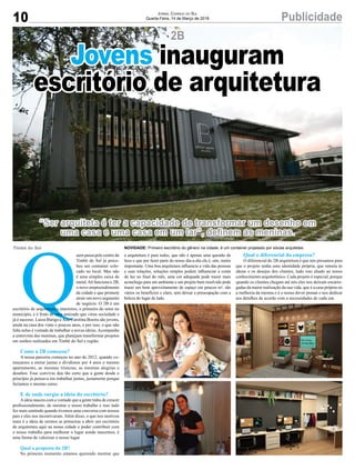10 PublicidadeJornal Correio do Sul
Quarta-Feira, 14 de Março de 2018
2B
“Ser arquiteta é ter a capacidade de transformar um desenho em
uma casa e uma casa em um lar”, definem as meninas.
Q
uem passa pelo centro de
Timbé do Sul já perce-
beu um container colo-
cado no local. Mas não
é uma simples caixa de
metal.Ali funciona o 2B,
o novo empreendimento
da cidade e que promete
atrair um novo segmento
de negócio. O 2B é um
escritório de arquitetura e interiores, o primeiro do setor no
município, e é fruto de uma amizade que virou sociedade e
já é sucesso. Luiza Búrigo eAna Carolina Boeira são jovens,
ainda na casa dos vinte e poucos anos, e por isso, o que não
falta nelas é vontade de trabalhar e novas ideias.Acompanhe
a entrevista das meninas, que planejam transformar projetos
em sonhos realizados em Timbé do Sul e região.
Como a 2B começou?
A nossa parceria começou no ano de 2012, quando co-
meçamos a morar juntas e dividimos por 4 anos o mesmo
apartamento, as mesmas tristezas, as mesmas alegrias e
desafios. Esse convívio deu tão certo que a gente desde o
princípio já pensava em trabalhar juntas, justamente porque
fazíamos o mesmo curso.
E de onde surgiu a ideia do escritório?
Aideia nasceu com a vontade que a gente tinha de crescer
profissionalmente, de mostrar o nosso trabalho e isso tudo
fez mais sentindo quando tivemos uma conversa com nossos
pais e eles nos incentivaram. Além disso, o que nos motivou
mais é a ideia de sermos as primeiras a abrir um escritório
de arquitetura aqui na nossa cidade e poder contribuir com
o nosso trabalho para melhorar o lugar aonde nascemos, é
uma forma de valorizar o nosso lugar.
Qual a proposta da 2B?
No primeiro momento estamos querendo mostrar que
Timbé do Sul
a arquitetura é para todos, que não é apenas uma questão de
luxo e que por fazer parte do nosso dia-a-dia ela é, sim, muito
importante. Uma boa arquitetura influencia a vida das pessoas
e suas relações, soluções simples podem influenciar a conta
de luz no final do mês, uma cor adequada pode trazer mais
aconchego para um ambiente e um projeto bem resolvido pode
trazer um bom aproveitamento de espaço em poucos m², são
vários os benefícios e claro, sem deixar a preocupação com a
beleza do lugar de lado.
Jovens inauguram
escritório de arquitetura
NOVIDADE: Primeiro escritório do gênero na cidade, é um container projetado por sócias arquitetas
Qual o diferencial da empresa?
O diferencial do 2B arquitetura é que nós presamos para
que o projeto tenha uma identidade própria, que remeta às
ideias e os desejos dos clientes, tudo isso aliado ao nosso
conhecimento arquitetônico. Cada projeto é especial, porque
quando os clientes chegam até nós eles nos deixam encarre-
gadas da maior realização da sua vida, que é a casa própria ou
a melhoria da mesma e é o nosso dever pensar e nos dedicar
aos detalhes de acordo com a necessidades de cada um.
 