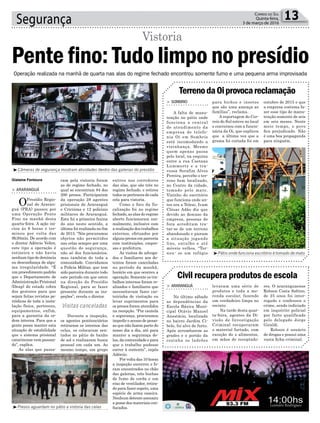 Operação realizada na manhã de quarta nas alas do regime fechado encontrou somente fumo e uma pequena arma improvisada
Segurança 13Correio do Sul
Quinta-feira,
3 de março de 2016
Gislaine Fontoura
³Câmeras de segurança mostram atividades dentro das galerias do presídio
³Pátio onde funciona escritório é tomado de mato
³Presos aguardam no pátio a vistoria das celas
ram pela vistoria foram
as do regime fechado, no
qual se encontram 84 dos
200 presos. Participaram
da operação 28 agentes
prisionais de Araranguá
e Criciúma e 12 policiais
militares de Araranguá.
Esta foi a primeira faxina
do ano neste sentido, a
última foi realizada no fim
de 2015. “Nós procuramos
objetos não permitidos
nas celas sempre por uma
questão de segurança,
não só dos funcionários,
mas também de toda a
comunidade. Convidamos
a Polícia Militar, que tem
sido parceira durante todo
este período em que estou
na direção do Presídio
Regional, para se fazer
presente durante as ins-
peções”, revela o diretor.
Durante a inspeção,
os agentes penitenciários
retiraram os internos das
celas, os colocaram sen-
tados no pátio de banho
de sol e realizaram busca
pessoal em cada um. Ao
mesmo tempo, um grupo
> ArArAnguá
OPresídio Regio-
nal de Araran-
guá (PRA) passou por
uma Operação Pente
Fino na manhã desta
quarta-feira. A ação ini-
ciou às 6 horas e ter-
minou por volta das
9h30min. De acordo com
o diretor Adércio Velter,
este tipo a operação é
rotineira e não havia
nenhum tipo de denúncia
ou desconfiança de algu-
ma irregularidade. “É
um procedimento padrão
que o Departamento de
Administração Prisional
(Deap) do estado cobra
dos gestores para que
sejam feitas revistas pe-
riódicas de toda a insta-
lação física, pertences,
equipamentos, enfim,
para a garantia da or-
dem interna. Para que a
gente possa manter esta
situação de estabilidade
que o sistema prisional
catarinense vem passan-
do”, explica.
As alas que passa-
Pente fino: Tudo limpo no presídio
Vistoria
TerrenodaOiprovocareclamação
Civil recupera produtos de escola
> Sombrio
A falta de manu-
tenção no pátio onde
funciona a central
de atendimento da
empresa de telefo-
nia Oi em Sombrio
está incomodando a
vizinhança. Mesmo
quem apenas passa
pelo local, na esquina
entre a rua Caetano
Lummertz e a tra-
vessa Serafim Alves
Pereira, percebe o ter-
reno bem localizado,
no Centro da cidade,
tomado pelo mato.
Vizinho do escritório
que funciona onde an-
tes era a Telesc, Ivam
Clésar Adão diz que
devido ao descaso da
empresa, pessoas de
fora acreditam tra-
tar-se de um terreno
abandonado e pioram
a situação jogando
lixo, entulho e até
móveis velhos. “Tor-
nou- se um refúgio
> ArArAnguá
No último sábado
as dependências da
Escola Básica Muni-
cipal Otávio Manoel
Anastácio, localizada
no bairro Jardim Ci-
bele, foi alvo de furto.
Após arrombarem as
grades e o portão da
cozinha os ladrões
para bichos e insetos
que são uma ameaça as
famílias”, reclama.
A reportagem do Cor-
reio do Sul esteve no local
e conversou com a funcio-
nária da Oi, que explicou
que a última vez que a
grama foi cortada foi em
levaram uma série de
produtos e toda a me-
renda escolar, fazendo
um verdadeiro limpa no
recinto.
Na tarde desta quar-
ta-feira, agentes da Di-
visão de Investigação
Criminal recuperaram
o material furtado, com
exceção do s alimentos,
em mãos de receptado-
outubro de 2015 e que
a empresa costuma fa-
zer esse tipo de manu-
tenção somente de seis
em seis meses. Neste
meio tempo, o povo
fica prejudicado. Não
é uma boa propaganda
para ninguém.
res. O araranguaense
Robson Costa Sabino,
de 25 anos foi inter-
rogado e confessou o
crime, sendo indiciado
em inquérito policial
por furto qualificado
pelo delegado Jorge
Giraldi.
Robson é usuário
de drogas e possui uma
vasta ficha criminal.
entrou nos corredores
das alas, que são três no
regime fechado, e retirou
todos os pertences de cada
cela para vistoria.
Como o foco da fis-
calização foi no regime
fechado, as alas do regime
aberto funcionaram nor-
malmente, inclusive com
a realização dos trabalhos
externos, efetuados por
alguns presos em parceria
com instituições, empre-
sas e prefeitura.
As visitas de advoga-
dos e familiares aos de-
tentos foram canceladas
no período da manhã,
horário em que ocorreu a
operação. Somente os tra-
balhos internos foram re-
alizados e familiares que
necessitavam fazer car-
teirinha de visitação ou
levar suprimentos para
os presos foram atendidos
na recepção. “Por cautela
e segurança, procuramos
impedir o acesso de pesso-
as que não fazem parte do
nosso dia a dia, até para
manter a segurança de-
las, da comunidade e para
que o trabalho pudesse
correr à contento”, expôs
Adércio.
Por volta das 10 horas
a inspeção encerrou e fo-
ram encontrados no chão
das galerias, três buchas
de fumo de corda e um
eixo de ventilador, retira-
do para fazer espeto, uma
espécie de arma caseira.
Nenhum detento assumiu
a posse dos materiais con-
fiscados.
Visitas canceladas
 