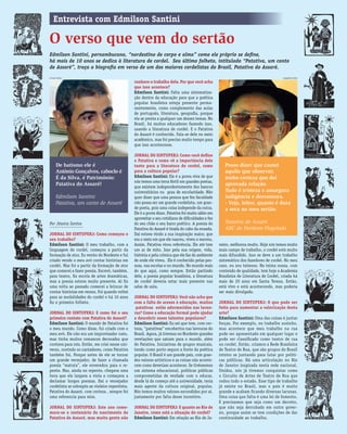 JORNAL DO SINTUPERJ | JULHO DE 20098
De batismo ele é
Antônio Gonçalves, caboclo é
É da Silva, é Patrimônio:
Patativa do Assaré!
Edmilson Santini
Patativa, um canto de Assaré
Posso dizer que cantei
aquilo que observei;
tenho certeza que dei
aprovada relação.
Tudo é tristeza e amargura
indigência e desventura.
- Veja, leitor, quanto é dura
a seca no meu sertão.
Patativa do Assaré
ABC do Nordeste Flagelado
Entrevista com Edmilson Santini
Por Jéssica Santos
JORNAL DO SINTUPERJ: Como começou o
seu trabalho?
Edmilson Santini: O meu trabalho, com a
linguagem do cordel, começou a partir da
formação de ator. Eu venho do Nordeste e fui
criado vendo o meu avô contar histórias em
cordel. Mas foi a partir da formação de ator
que comecei a fazer poesia. Escrevi, também,
para teatro, ﬁz escola de artes dramáticas,
mas a poesia estava muito presente. Aí ﬁz
uma volta ao passado comecei a brincar de
contar histórias em versos. Foi quando voltei
para as modalidades do cordel e há 10 anos
ﬁz o primeiro folheto.
JORNAL DO SINTUPERJ: E como foi o seu
primeiro contato com Patativa do Assaré?
Edmilson Santini: O mundo de Patativa foi
o meu mundo. Como disse, fui criado com o
meu avô. Ele não era um improvisador nato,
mas tinha muitos romances decorados que
contava para nós. Então, me criei nesse uni-
verso, ouvindo os cantadores, como Patativa
também foi. Porque antes de ele se tornar
um grande versejador, de fazer a chamada
poesia “matuta”, ele enveredou para o re-
pente. Mas, ainda no repente, chegava uma
hora que ele largava a viola e começava a
declamar longos poemas. Daí o versejador
cordelista se sobrepôs ao violeiro repentista.
Patativa do Assaré, com certeza , sempre foi
uma referencia para mim.
JORNAL DO SINTUPERJ: Este ano come-
mora-se o centenário do nascimento do
Patativa do Assaré, mas muita gente não
conhece o trabalho dele. Por que você acha
que isso acontece?
Edmilson Santini: Falta uma sistematiza-
ção dentro da educação para que a poética
popular brasileira esteja presente perma-
nentemente, como complemento das aulas
de português, literatura, geograﬁa, porque
ela se presta a qualquer um desses temas. No
Brasil, há muitos educadores fazendo isso,
usando a literatura de cordel. E o Patativa
do Assaré é conhecido. Fala-se dele no meio
acadêmico, mas foi preciso muito tempo para
que isso acontecesse.
JORNAL DO SINTUPERJ: Como você deﬁne
o Patativa e como vê a importância dele
tanto para a literatura de cordel, como
para a cultura popular?
Edmilson Santini: Ele é a prova viva de que
nós temos uma terra fértil em grandes poetas,
que existem independentemente dos bancos
universitários ou grau de escolaridade. Não
quer dizer que uma pessoa que fez faculdade
não possa ser um grande cordelista, um gran-
de poeta, pois uma coisa independe da outra.
Ele é a prova disso. Patativa foi muito sábio em
aproveitar o seu cotidiano de diﬁculdades e fez
do seu chão o seu barro poético. A poesia do
Patativa do Assaré é tirada do cabo da enxada.
Daí estava vindo a sua inspiração maior, que
era o meio em que ele nasceu, viveu e morreu.
Assim, Patativa virou referência. Ele até tem
um ar de mito. Isso pela sua origem, vida,
história e pela crônica que ele faz do ambiente
de onde ele viveu. Ele é conhecido pelas pes-
soas, nas escolas e no mundo. No mundo mais
do que aqui, como sempre. Então partindo
dele, a poesia popular brasileira, a literatura
de cordel deveria estar mais presente nas
salas de aula.
JORNAL DO SINTUPERJ: Você não acha que
com a falta de acesso à educação, muitos
patativas estão adormecidos nas lavou-
ras? Como a educação formal pode ajudar
a descobrir esses talentos populares?
Edmilson Santini: Eu sei que tem, com cer-
teza, “patativas” encobertos nas lavouras do
Brasil. Agora, já tivemos no Nordeste grandes
revelações que saíram para o mundo, além
do Patativa. Iniciativas de grupos musicais,
tendo como porto seguro a fonte da poética
popular. O Brasil é um grande país, com gran-
des valores artísticos e as coisas não aconte-
cem como deveriam acontecer. Se tivéssemos
um sistema educacional, políticas públicas
comprometidas de verdade com o educar,
desde lá do começo até a universidade, teria
mais agente da cultura original, popular.
Nós temos muitos valores escondidos por aí,
justamente por falta desse incentivo.
JORNAL DO SINTUPERJ: E quanto ao Rio de
Janeiro, como está a situação do cordel?
Edmilson Santini: Em relação ao Rio de Ja-
Edmilson Santini, pernambucano, “nordestino de corpo e alma” como ele próprio se deﬁne,
há mais de 10 anos se dedica à literatura de cordel. Seu último folheto, intitulado “Patativa, um canto
de Assaré”, traça a biograﬁa em verso de um dos maiores cordelistas do Brasil, Patativa do Assaré.
O verso que vem do sertão
neiro, melhorou muito. Hoje nós temos muito
mais campo de trabalho, o cordel está muito
mais difundido. Isso se deve a um trabalho
sistemático dos fazedores de cordel. No meu
caso, eu sou teimoso. Na teima nossa, com
conteúdo de qualidade, tem hoje a Academia
Brasileira de Literatura de Cordel, criada há
mais de 20 anos em Santa Tereza. Então,
está vivo e está acontecendo, mas poderia
ser mais divulgado.
JORNAL DO SINTUPERJ: O que pode ser
feito para aumentar a valorização desta
arte?
Edmilson Santini: Uma das coisas é juntar
forças. Por exemplo, eu trabalho sozinho,
mas acontece que meu trabalho na rua
pode ser apresentado em qualquer lugar e
pode ser classiﬁcado como teatro de rua
ou cordel. Então, criamos a Rede Brasileira
de Teatro de Rua, que são grupos do Brasil
inteiro se juntando para lutar por políti-
cas públicas. Há uma articulação no Rio
de Janeiro inspirada nesta rede nacional.
Unidos, nós já tivemos conquistas como
o Circuito de Artes de Teatro de Rua que
rodou todo o estado. Esse tipo de trabalho
já existe no Brasil, mas o país é muito
grande e acabam ﬁcando diversas lacunas.
Uma coisa que falta é uma lei de fomento.
E precisamos que seja como um decreto,
que não seja derrubado em outro gover-
no, porque assim se tem condições de dar
continuidade ao trabalho.
Jéssica Santos Jangadeiro Online
 