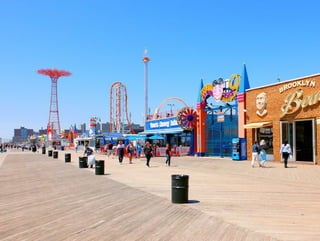 Coney Island is a must-visit NY landmark for families looking for a fun and relaxing getaway. It offers a perfect setting for quality family time. 
