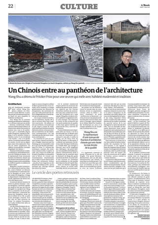 culture
Lecercledespoètesretrouvés
Architecture
P
etit bonhomme extrême-
ment cultivé, Wang Shu,
48ans, a obtenu «le» Pritz-
ker Prize mardi 28février. Ce prix,
décernéparlafondationaméricai-
ne Hyatt, est, pour simplifier, le
Nobel de l’architecture.
Avec Wang Shu se trouvent
honoréssonépouseetcollaboratri-
ce, Lu Wenyu,ainsi que son atelier
– Amateur Architecture Studio,
ramassis (hiérarchisé) d’élèves, de
maçons (son atelier fonctionne en
osmose avec eux) et de profes-
seurs qu’il a rassemblés depuis
1998 à Hangzhou, capitale du Zhe-
jiang. Il est le premier Chinois à
obtenir ce prix. Il s’en est déclaré
«très touché». «Car, a-t-il ajouté,
mêmesij’aiétébienentourétoutes
ces années, j’ai été seul au départ
dans toute cette exploration. Pour
dire les choses simplement, j’ai
réfléchi,j’aitravaillédur,j’aiessayé
d’appliquermes idéaux.»
Hommeàlafoisdiscret,modes-
te,talentueux,profondémentsou-
cieux de l’éthique du métier, il est
le représentant d’une minuscule
fraction d’architectes chinois qui
ontchoisilavoieétroitedelaquali-
tédansunpaysoùlescommandes
se chiffrent parfois en millions de
mètres carrés.
Wang Shu a étudié l’architectu-
re à l’université du Sud-Est à Nan-
kin, avant d’obtenir un doctorat
en architecture à l’université Ton-
gji de Shanghaï en 2000. Outre
son atelier de Hangzhou, il dirige
le département d’architecture de
l’Ecole supérieure des beaux-arts
de la ville depuis2003.
Il aurait pu devenir homme de
lettres ou peintreclassique – com-
me Hangzhou, l’ancienne capitale
des Song du Sud, pas très loin de
Shanghaï, en a produit tant. Wang
Shu y a construit l’un de ses pre-
miers bâtiments, l’université des
beaux-arts Xiangshan, située un
peu en dehors de la ville, au pied
d’une montagne couverte d’un
des thés les plus précieux de
Chine. Un campus d’exception,
sur le plan architectural, dans un
cadre idyllique.
Unedescaractéristiquesdutra-
vail de Wang Shu, depuis ses
débuts, est l’étude des techniques
traditionnelles et durables. Ainsi,
il arecours aux systèmesde venti-
lationnaturelle.Unprincipeances-
tral qui utilise la montée de l’air,
classique en Asie. Il aime le bois,
mais n’a aucun scrupule à utiliser
le béton quand il le faut. Il ne s’in-
terdit aucun matériau et intègre
généreusement des éléments de
récupération: des anciennes bri-
ques, des tuiles provenant des vil-
lesetvillagesdétruitsàmarchefor-
cée par la modernisation…
«Je n’ai pas inventé la réutilisa-
tion de matériaux recyclés, dit-il,
cela se retrouve dans notre tradi-
tion constructive… Par ailleurs, en
tant qu’architecte, on ne peut pas
ne pas réagir à autant de maté-
riauxlaissésparlesdestructionsde
bâtimentsanciens.Commentréuti-
liser ces matériaux sur des réalisa-
tions contemporaines, c’est cela
l’attitude que devrait avoir l’archi-
tecte contemporain.»
Il a construit en 2005 un pre-
mier musée, consacré aux beaux-
arts, à Ningbo, important port du
Zhejiang, qui ne ressemble à rien
de ce qui avait été bâti précédem-
ment en Chine. Il y reprend des
techniques connues, des maté-
riaux comme le bois, la pierre, la
tuile, avec autant de souffle que
d’esprit d’équilibre, en résonance
avec le fleuve. Il y trouve une
reconnaissance internationale
qui l’a aidé à s’ancrer dans le petit
milieu des architectes chinois
–pas plus d’une vingtaine sur des
dizainesde milliers actifs – qui ne
pratique pas l’élevage intensif
des tours et du béton.
Car le système commercial
chinois permet de construire des
millionsde mètrescarrés, proces-
sus répétitif qui fait tourner
d’énormes instituts de construc-
tion sans pour autant faire la for-
tune des architectes qui y sont
salariés.WangShuatoujoursrefu-
séd’yadhérer.Ilaégalementrefu-
sé cette pratique, très fréquente
en Chine, où des architectes ont
une petite production de qualité,
à côté d’une agence énorme qui
construit des tours, voire des vil-
les entières.
D’autresbâtimentssontimpor-
tants dans son œuvre. L’un lui a
été demandé par Ai Weiwei pour
une sorte de monument qu’il a
consacré à son père, le poète Ai
Quing, sur les deux rives du
fleuve de Jinhua, sa ville natale. Il
a sollicité une quinzaine d’archi-
tectes, dont Herzog et DeMeuron,
ou Toshiko Mori, qui enseigne à
Harvard, pour qu’ils imaginent
des «fabriques», des petits édifi-
ces.Cetensembleaétémalheureu-
sement volontairement laissé à
l’abandon par les autorités, mais
le bâtiment de Wang Shu garde
uneformede fierté.Ily avaitutili-
sé des carreaux de céramique
qu’on produisait en très grande
sériedanslaChinedel’après-Mao.
Ainsi, cet homme, longtemps
perçu comme un artiste isolé,
avaitdéjà,trèstôt,uncertainnom-
bre de liens avec les grands noms
de l’architecture internationale.
Ses projets ont été diffusés à
travers le monde dans de nom-
breuses revues et expositions,
comme « Alors la Chine ? », en
2003, « Positions », en 2008,
«Architecture as Resistance», en
2009,etluiontvaluplusieursdis-
tinctionsdès 2003 en Chine,mais
aussi à l’étranger, parmi lesquel-
les le Global Award for Sustaina-
ble Architecture en 2007 et la
Grande médaille d’or de l’Acadé-
mie d’architecture en 2011.
Il a également construit le
musée d’histoire de la ville de
Ningbo. Très grand bâtiment,
déconcertant, avec un côté plus
mésopotamien que chinois, là
aussi dans un immense parc. Une
architecture aussi libre que celle
d’un Le Corbusier ou d’un Luis
Kahn,etunensemblequicontras-
te avec un centre d’affaires
construit non loin par un autre
architecte, Ma Qing Yun, dans un
style «flashy», très américain.
Maisl’une de sesinterventions
majeures,toujoursencours,trou-
ve sa place à Hangzhou, où les
anciennes cités Qing, Ming et les
tracesarchéologiquesdelacapita-
le des Song risquaient d’être
rasées.Le mairede laville a prisla
décisionde lui confier l’ensemble
du quartier autour de la rue
ZhongshanLu,épinedorsalede la
ville. Tout un ensemble de bâti-
ments demeurait intact, parmi
lesquelsdevastespharmaciestra-
ditionnelles,bousculéesparl’arri-
vée de blocs de béton au XXe
siè-
cle.WangShuaprislepartidepré-
serverl’Histoire,sagrandeuranti-
que et ses médiocrités récentes.
Pour retrouver la forme de la
rue,faireoublierlalaideurintem-
porelle des casemates de l’ère
post-maoïste, il s’est ingénié à
poser des implants dans les dents
creuses.Il aimaginédes éléments
modernes, dont le profil étrange
pourrait avoir été inspiré par
celui des ouvertures de la région
de Suzhou, connue comme la
«Venise chinoise».
Ceprocessusadéconcerténom-
bredeChinois,aussibienlesarchi-
tectes «occidentalisés» que les
défenseursdupatrimoine:lespre-
mières réactions, mitigées, à l’an-
nonce de son prix montrent qu’il
n’estpasprophèteensonpays.Au
premier rang d’entre elles, celle
du professeur et historien de l’ar-
chitecture Ruan Yisan, de
Shanghaï, pionnier courageux de
ladéfensedupatrimoine:ilavive-
ment condamné l’irruption de
signes modernes dans un ensem-
ble ancien.
MaisWangShun’estpasunpas-
séiste: «Ce qui m’intéresse, c’est
plutôt d’observer, à partir de l’his-
toire,laquestiondel’expérimenta-
tion;ladistinctionnetteentre“tra-
dition” et “modernité” est abstrai-
te et simpliste, et ne reflète pas la
réalité.On saitque les deuxderniè-
res décennies en Chine ont été
extrêmementmarquéesparlades-
truction des centres anciens, avec
beaucoup de grands immeubles
construits,ettroppeuderéflexions
avant démolitions. Même si, au vu
de la population chinoise, on ne
peutnierlebesoind’immeubleséle-
vés, il est important de prendre en
comptelesexpériencestiréesdesiè-
cles de constructions.»
De la tradition architecturale
chinoise, il préserve la mémoire
cachée dans les fragments de
tuile, mais aussi ce qui relève de
l’organisation de l’espace et des
éléments structurels qui ont fait
leurs preuves. Il se soucie de l’hu-
main, pratique une architecture
naturellement écologique, avec
un réel souci de l’échelle, dans un
pays qui semble perdre le sens de
la mesure.
En octobre2011, Hu Jintao, le
président chinois, s’est montré
très offensif, mettant en garde
contrel’«occidentalisation»de la
Chine dans le domaine culturel
(Le Monde du 6 janvier 2012).
Dans ce contexte, l’attribution du
Pritzker est un événement para-
doxal, car Wang Shu, sans rejet
des influences étrangères, ouvre
lesvoies d’unrenouveaupossible
de l’architecture chinoise.
S’il fait école à Hangzhou, il ne
cherche pas à se présenter com-
meuniqueréférence.Il semontre
serein. Il a trois projets en
construction à Ninghai, Jinhua et
Kunming.Deuxautres sontenco-
re en phase de conception à
Zhoushan Hangzhou. Il ne chan-
gerani sesméthodesde travail,ni
le temps consacré à ses projets,
«pourpréserverunniveaudequa-
lité suffisant». p
Frédéric Edelman
(avec Jérémie Descamps
à Hangzhou)
Le Musée des beaux-arts à Ningbo et l’université Xiangshan (en haut) à Hangzhou, réalisés par Wang Shu (portrait). TIM FRANCO. COURTESY GALLERIE NAVARRA/«MADE BY CHINESE» (OUVRAGE À PARAÎTRE)
UnChinoisentreaupanthéondel’architecture
WangShuaobtenulePritzkerPrizepouruneœuvrequimêleavechabiletémodernitéettradition
WangShuest
lereprésentant
d’uneminuscule
fractiond’architectes
chinoisquiontchoisi
lavoieétroite
delaqualité
UN ARCHITECTE chinois «Pritz-
ker prize»? Impensable il y a
dixans, quand la Chine mettait en
compétitionsa proprecapacité à
anéantirsa culture urbaine et son
goûtpourles signesles plusméga-
lomanesde la jet-set architectura-
le internationale. Il y a cinq ans
seulement,c’étaitencore très
improbable,tant les jeunes archi-
tectesde l’empire du Milieu res-
taientmarqués par les modèles
occidentauxet fascinés par les for-
mes dérivéesdes ordinateurs.
Pourtant,dans tout le pays, à
raisond’une ou deux agencespar
grandemétropole (un peuplus à
Pékin, nettementplus à Shanghaï
et sa région), une vingtained’équi-
pes, guère plus, ont émergéavec
des réalisationssincères, exigean-
tes, inventives,libres autant qu’il
se peut des contingencesde la
commande.
Certes,quelques-unesont choi-
si d’adjoindreà leur modestieini-
tialedes portefeuillesdecomman-
des dont l’ampleur a peuou prou
écrabouillél’initiale fantaisie: Ma
Qingyunà Shanghaï, Yung Ho
Changà Pékin (ce dernierétait
membre du jury du Pritzker).
D’autresse sont enivrés des par-
fums «paramétricistes» des
grands prêtresde la conception
assistée(le mot est faible)par ordi-
nateur commeMa Yansong,
récent transfugede chez Zaha
Hadid, qui fait exécuter la danse
du ventre à ses constructions.
Résurgence de la culture
Quelques-unsenfin se sont obs-
tinés,comme scarabéesdans le
désert. Ainsi Liu Yichunet ses
complicesde l’agence Deshaus
(Shanghaï),capteurs hypersensi-
bles des brumes et des couleurs
de Chine. Ainsi Liu jiakun (Chen-
gdu), poète sombreet lucide déli-
vré de toutes chaînes culturelles
mais sensiblecomme une fleur
de pommier sauvage à tous les
signauxd’une résurgencede la
culture,serait-ce dans les
contréesdévastées par le séisme
du Sichuan. Ou encore Tang Hua,
auteur de la bibliothèquede l’uni-
versité de design du Sichuan, près
de Chongqing.
Dans la région du Fujian, Li
Xiaodonga investi avec autant de
génie que d’humilité l’univers des
villagesmonumentauxdes Hak-
ka (Prix Aga Khan 2010). A Shen-
zhen, l’agence Urbanusa dévelop-
pé une maîtrise exceptionnelle
des espaces et des lieux d’échange
publics,Zhang Lei s’est imposé à
Nanjingà travers des habitations
plutôt dédiées aux artistes, aux
poèteset aux intellectuels
chinois,disperséesdans un paysa-
ge promptà aspirer les brumes.
Et puis il y a les figures tutélai-
res de ce mouvement: jeunes déjà
assezvieux pourprotéger ce cer-
cle de poètesretrouvés: Cui Kai (à
Pékin),figure débonnaireet géné-
reuse ancrée dans le systèmedes
institutspour mieuxaiderà l’éclo-
sion de nouveaux talents. Qi Xin,
francophoneet passeur entre
générations,Yung Ho Chang, qui
parvient à maintenirson statut
d’intellectuelgrâce à son poste à
l’universitéde Harvard, et malgré
une architecture«à l’américaine»
qui tend à se cacher derrière les
hauts murs de ghettos fortunés.
Et Ai Weiwei, toujours lui, remar-
quablearchitecte, presque plus
qu’artiste,par sa volonté même
de simplicité. Encore un passeur
auquel la Chine doit beaucoup.p
F. E.
22 0123
Jeudi 1er
mars 2012
 