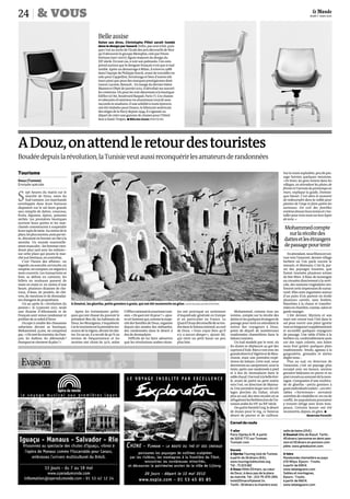 & vous
Tourisme
Douz (Tunisie)
Envoyée spéciale
S
ept heures du matin sur le
marché de Douz, oasis du
Sud tunisien. Les marchands
enveloppés dans leurs burnous
disposent sur le sol leurs grands
sacs remplis de dattes, couscous,
fruits, légumes, épices, poissons
séchés. Les premières boutiques
ouvrent leurs portes et les mar-
chands commencent à suspendre
leurstapis de laine.Aucentre de la
place,lesplusanciens,assisparter-
re, discutent en buvant un thé à la
menthe. Un monde essentielle-
ment masculin –les femmes vien-
dront plus tard avec les enfants–
sur cette place qui jouxte le mar-
ché aux bestiaux,en contrebas.
C’est l’heure des affaires: on
regarde,onausculte,ontouche,on
soupèse,oncompare,onnégocieà
mots couverts. Les transactions se
font, se défont en catimini, les
billets en rouleaux passent de
main en main et, en moins d’une
heure, plusieurs dizaines de che-
vaux, d’ânes, de poulets, de chè-
vres, de moutons et de dromadai-
res changent de propriétaire.
Un an après la «révolution du
jasmin», le 13janvier 2011, seule
une dizaine d’Allemands et de
Français sont venus randonner et
profiter de ce soleil d’hiver.
Occupé à coudre des chaussons
sahariens devant sa boutique,
Mohammed, 55ans, ne comprend
pas:«Oùsontlestouristes,lesFran-
çais, les Italiens, les Allemands?
Pourquoineviennent-ilsplus?»
Après les événements politi-
ques qui ont chassé du pouvoir le
président Ben Ali, les habitants de
Douz,les Mrazigiens,s’inquiètent.
Carletourismeestlapremièreres-
source de la région, devant les dat-
tes. En un an, il a reculé de 40% en
termes de fréquentation et les
recettes ont chuté de 33%, selon
l’Officenationaldutourismetuni-
sien.«Dequoiont-ilspeur?»,ajou-
tecethommequi,commelamajo-
rité des familles de Douz, organise
depuis des années des méharées,
des randonnées dans le désert à
dos de dromadaire.
Difficile de lui faire admettre
que les révolutions arabes récen-
tes ont provoqué un sentiment
d’inquiétude générale en Europe
et en particulier en France. Le
Quaid’Orsaydéconseilledeseren-
dredansleSaharaoriental,ausud
de Douz. «Vous voyez bien qu’il
n’y a aucun danger», ajoute Ali,
qui tient un petit bazar un peu
plus loin.
Mohammed, comme tous ses
voisins, compte sur la récolte des
dattes et les quelques étrangersde
passage pour tenir en attendant le
retour des voyageurs à Douz,
point de départ de nombreuses
randonnées chamelières dans le
Sahara tunisien.
Un Sud modelé par le vent, où
les dunes se déplacent au gré des
capricesd’Eole. Rienà voiravec les
grandsdésertsd’AlgérieetdeMau-
ritanie, mais une première expé-
rience du Sahara. Cette nuit, nous
dormironsau campement,sous la
tente, après une randonnée à pied
et à dos de dromadaire dans le
sablechaud.Unenuitàlabelleétoi-
le, avant de partir au petit matin
vers l’est, en direction de Matma-
ta.Une premièreétape vers les vil-
lages perchés du Dahar, situés
plus au sud, des sites reculés où se
réfugièrentlesBerbèreslorsdel’in-
vasion arabe du VIIe
au XIIe
siècle.
Onquittebientôtl’erg,ledésert
de dunes pour le reg, ce fameux
désert de pierres et de cailloux.
Sur la route asphaltée, peu de pas-
sage hormis quelques moutons.
«En hiver, les gens restent dans les
villages, en attendant les pluies de
février et l’arrivée du printempsen
mars, explique la guide, Domini-
que Harari. C’est alors le moment
de redescendre dans la vallée pour
planter de l’orge et faire paître les
animaux. On voit des familles
entièresdresserleurstentesets’ins-
tallerpourtrois moissur leurlopin
de terre.»
Enattendant,nousfilonsenvoi-
ture vers Tamezret, dernier village
berbère où l’on parle encore le
tamazic, et Matmata. C’est là, par-
mi des paysages lunaires, que
furent tournées plusieurs scènes
de Star Wars. A flanc de montagne
ou creusées directement à la verti-
cale, des maisons troglodytes ren-
forcent cette impression de surna-
turel. Elles sont organisées autour
d’un puits d’où partent en étoile
plusieurs cavités, sans fenêtre,
blanchies à la chaux et transfor-
méesenchambre,cuisine,salonet
garde-manger.
L’été dernier, Myriem et son
mari ont creusé tout l’été dans le
sol pour ouvrir une pièce (grotte
touten longueur)supplémentaire
et accueillir quelques voyageurs
de passage. Une table d’hôte à la
berbère où, confortablement assis
sur des tapis colorés, nos hôtes
nous font goûter quelques plats
traditionnels: bricks, agneau à la
gargoulette, grenades et dattes
degletnour…
Plus au sud, en direction de
Tataouine, c’est un paysage plus
escarpé avec ses ksours, anciens
greniers bédouins en pierre et en
pisécreusésausommetdelamon-
tagne. Composées d’une multitu-
de de ghorfas –petits greniers à
grainindividuelsvoûtés–,cesvéri-
tables «forteresses» servaient
autrefois de citadelles et, en cas de
conflit, les populations pouvaient
y trouver refuge avec leurs trou-
peaux. Certains ksours ont été
reconvertis,depuis, en gîtes. p
Martine Picouët
ADouz,onattendleretourdestouristes
Boudéedepuislarévolution,laTunisieveutaussireconquérirlesamateursderandonnées
Belleassise
Selon ses dires, Christophe Pillet serait tombé
dans le design par hasard. Enfin, pastout àfait, puis-
que c’est au sortir de l’Ecole des arts décoratifs de Nice
qu’il découvre le groupe Memphis,créé par Ettore
Sottsass(1917-2007), figure majeure du design du
XXe
siècle. En tout cas, à voir son palmarès, l’on com-
prend surtout que le designer français n’est pas si mal
tombé. Après un démarrageà Milan, il entreen 1988
dansl’équipe de PhilippeStarck, avant de travailler en
solo pourCappellini, Serralungaet bien d’autres édi-
teurs ainsi que pourdes marques prestigieusesdont
Lancel, Lacoste,Renault… En marge du dernierSalon
Maison et Objet de janvier2012, il dévoilaitses nouvel-
les créations. On peut les voir désormaisà la boutique
Edifice(27 bis, boulevard Raspail,Paris 7e
). Ces chaises
et tabourets d’extérieur en aluminiumrecyclé sans
raccordsni soudures, d’une soliditéà toute épreuve,
ont été réalisées pour Emeco, le fabricant américain
des sièges de la Navy depuis 1944. Il s’agissait au
départde créer une gamme de chaises pour l’Hôtel
Sezzà Saint-Tropez. p Mélina Gazsi (PHOTOS DR)
Mohammedcompte
surlarécoltedes
dattesetlesétrangers
depassagepourtenir
Publicités
EvasiononE asiononaasionoiEvEEE i
Y aller
Paris-Djerba A/R. A partir
de 320¤ TTC sur Tunisair,
Tunisair.com
Dormir
A Djerba Touring club de Tunisie,
à partir de 16dinars (8¤),
www.touringclubtunisie.org.
Tél.: 71323182
A Douz Hôtel 20mars, au cœur
de Douz, à deux pas de la place
du marché. Tel.: 213-75-470-269,
hotel20mars@planet.tn.
Tarifs: 30dinars la chambre avec
salle de bains (15¤).
A Douiret Gîte de Raouf. Tarifs:
45dinars/personne en demi-pen-
sion et 55dinars en pension com-
plète. www.gitedouiret.com
A faire
Randonnée chamelière au pays
d’El Wilya. 8jours - 7nuits,
à partir de 695¤.
www.labalaguere.com
Sables et montagnes,
8jours - 7nuits,
à partir de 660¤.
www.labalaguere.com
Carnet de route
A Douiret, les ghorfas, petits greniers à grain, qui ont été reconvertis en gîtes. LUCAS VALLECILLOS/AGE FOTOSTOCK
24 0123
Jeudi 1er
mars 2012
 