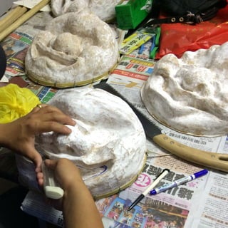 making lion's head