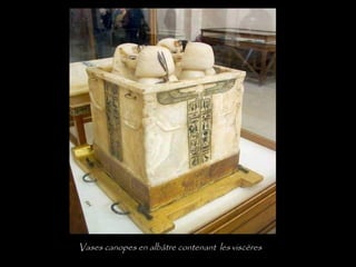 Vases canopes en albâtre contenant les viscères
 