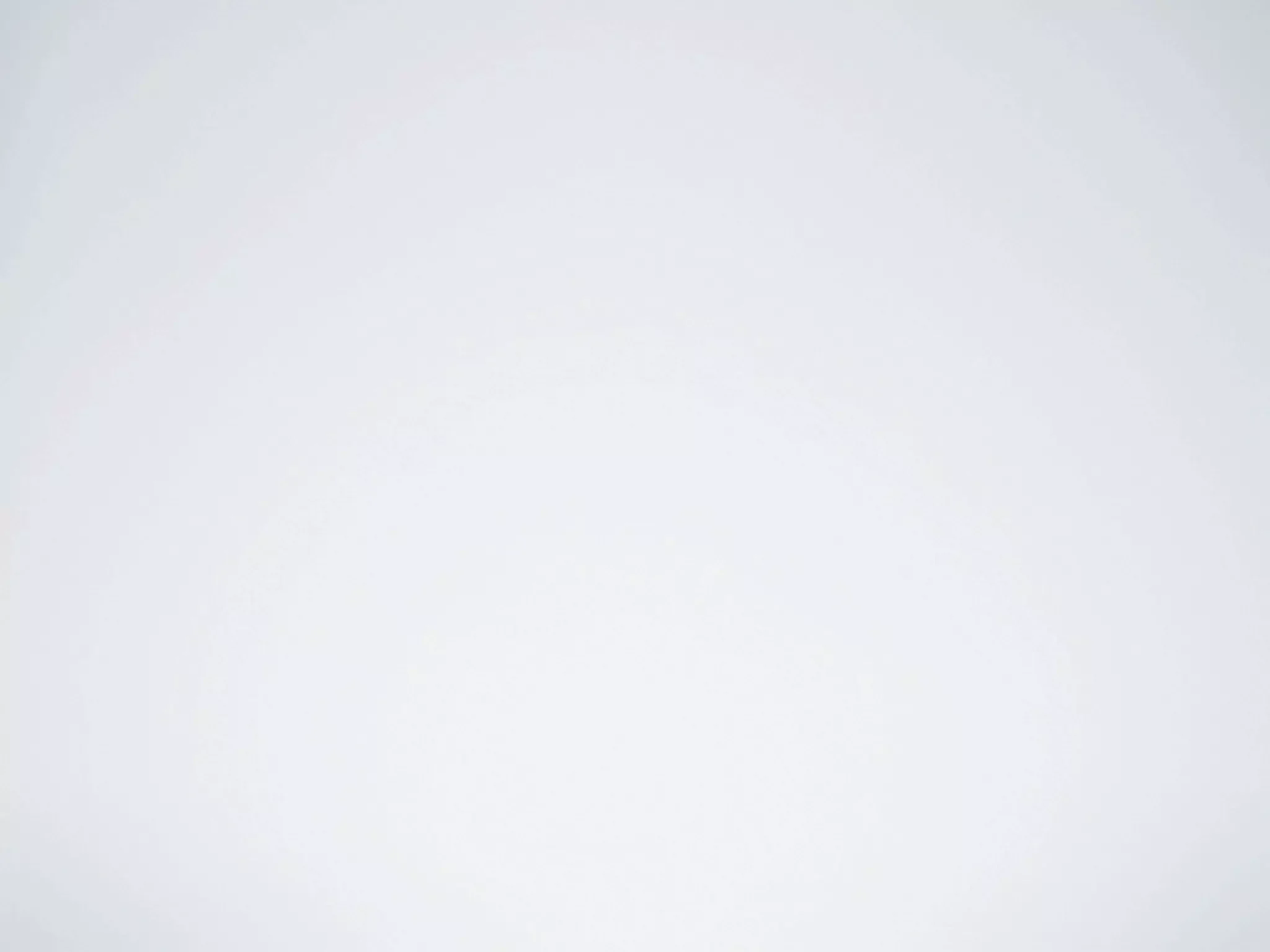 Formato de troca de dados leve em relação ao XML
        Uma coleção de pares nome/valor
   Um objeto JSON inicia com { e termina com }
     Cada nome é seguido por : (dois pontos)
 Os pares nome/valor são separados por , (vírgula)
 É um subconjunto dos objetos literais do JavaScript
 