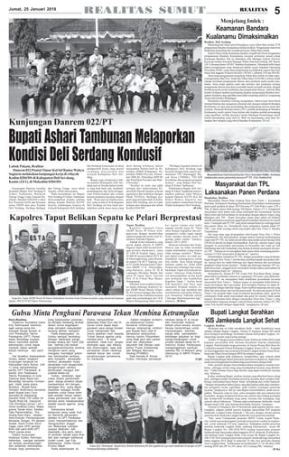 Jumat, 25 Januari 2019
5REALITASREALITAS SUMUT
Kunjungan Danrem tersebut
disambut Bupati Deli Serdang H
Ashari Tambunan, Walikota
Tebing Tinggi Umar Zunaidi Ha-
sibuan, Dandim 0204/DS Letkol
Kav Syamsul Arifin dan bersama
unsur FKPD dan para Pejabat
Deli Serdang, Serdang Bedagai
Kunjungan Danrem 022/PT
Bupati Ashari Tambunan Melaporkan
Kondisi Deli Serdang KondusifLubuk Pakam, Realitas
Danrem 022/PantaiTimurKol Inf Raden Wahyu
Sugiarto melakukan kunjungan kerja di wilayah
Kodim 0204/DS di Kabupaten Deli Ser-dang,
Kamis (24/1), di Makodim 0204/DS.
dan Tebing Tinggi, serta tokoh
Agama, tokoh masyarakat.
Pada kesempatan itu Bupati
Deli Serdang H Ashari Tambunan
menyampaikan ucapan selamat
datang kepada Danrem 022/PT
beserta rombongan lainnya di
wilayah Kabupaten Deli Serdang
dan berharap kunjungan ini akan
memperoleh kesan yang positif
t e r h a d a p m a s y a r a k a t d a n
wilayah Kabupaten Deli Ser-
dang.
Bupati juga melaporkan bah-
wa kondisi Kabupaten Deli Ser-
dang saat ini berada dalam kondi-
si yang baik-baik saja, kondusif,
pembangunan dan penyelengga-
raan Pemerintahan dan urusan
kemasyarakatan berjalan dengan
baik. “Kami percaya bahwa kon-
disi yang kondusif di Kabupaten
Deli Serdang ini bisa kami per-
tahankan untuk masa-masa yang
akan datang terkhusus dalam
menyambut Pemilu baik itu Pe-
milihan DPRD Kabupaten, Pe-
milihan DPRD Provinsi, Pemili-
han DPR RI, Pemilihan DPD RI
dan Pemilihan Presiden dan Wak-
il Presiden”.
“Kondisi ini tentu saja tidak
terlepas dari kebersamaan Pe-
merintah Daerah dengan seluruh
jajarannya dan terkhusus dengan
Pihak TNI/Polri. Berbagai pro-
gram juga berjalan baik di Kabu-
paten Deli Serdang, dan ini tidak
terlepas dari dukungan dari pihak
Kodim 0204/DS”.
“Berbagai kegiatan lainnya di
Kabupaten Deli Serdang juga
berjalan dengan baik seperti pel-
aksanaan TNI Manunggal Ma-
suk Desa (TMMD), TNI KB
Kesehatan dan program-program
lainnya”, ucap Bupati Deli Ser-
dang H Ashari Tambunan.
Sebelumnya Bupati Deli Ser-
dang H Ashari Tambunan menye-
matkan pakaian Adat Melayu
kepada Danrem 022/PT Kol Inf
Raden Wahyu Sugiarto dan
menyerahkan cendramata berupa
Plakat Kabupaten Deli Serdang.
(R-Lbs)
Kapolres Taput Belikan Sepatu ke Pelari Berprestasi
Kapolres TaputAKBP Horas M Silaen diabadikan bersama Siska Simamora pelari yang menerima bantuan
sepatu. (REALITAS/Alpon Situmorang)
Karo,Realitas.
Gubernur Sumatera Utara
Edy Rahmayadi meminta
agar warga yang kini
menjadi warga binaan di
Unit Pelaksana Teknis
Parawarsa (UPT) Paraa-
wasa Berastagi supaya
tekun menimba bentuk
ketrampilan untuk dapat
menjadi bekal setelah
keluar nantinya dari panti
ini.
Hal tersebut disampaikan
Gubsu dalam rangkain
kunjungan kerjanya ke
Kabupaten Karo Kamis (24/
1) yang menyambangi
kantor UPT Parawasa di
kantor Unit Pelaksana
Teknis Parawarsa di kuta
Gadung desa Raya kec.
Berastagi bersama rombon-
gan. Hadir pada acara
tersebut Bupati Karo
Terkelin Brahmana bersama
wakil Bupati karo Cory
Seriwaty Br Sebayang,
Dandim 0205 /TK Letkol Inf
Taufik Rizal SE, Danyonif
125 /Si'mbisa Let.kol ( Inf )
Victor Andhika Cokro, Waka
polres Tanah Karo, Asisten
Tata Pemerintahan Drs
Suang Karo Karo, Asisten
Administrasi Pembangunan
Mulianta Tarigan, Plt asisten
Sosek, Davit Trimei Sinul-
ingga, para OPD pemda
Karo dan para ASN UPT
Panti paraw-arsa.
Dalam kunjungan
kerjanya Gubsu meninjau
beberapa ruangan parawar-
sa tempat penampungan
dan pelatihan ketrampilan
binaan bagi perempuan
Gubsu Minta Penghuni Parawasa Tekun Membina Ketrampilan
yang kebanyakan pesertan-
ya berlatar belakang terlibat
dalam dunia kegelapan
alias penyakit masyarakat
sedang latihan menjahit.
Pada kesempatan itu
Gubsu sempat berdialog
dengan beberapa warga
binaan antara lain Yanti (26)
dan Safrida (24) terkait
pengalamanmereka selama
menghuni panti yang
mengaku mendapat pelati-
han ketrampilan tentang
jahit menjahit, perawatan
rambut, perawatan muka,
perawatan kulit tangan/kaki,
pengeritingan rambut,
pembuatan sanggul dan
praktek Make Up.
Gubsu berpesan, agar
masa dalam pembinaan
para warga tersebut dapat
memperkaya diri dengan
berbagai ilmu yang dapat
dijadikan sebagai modal
keahlian untuk hidup lebih
baik setelah keluar dalam
masa pembinaan dan rajin
berdoa serta melaksanakan
ibadah sesuai agama yang
dianut.
Sementara terkait
bangunan yang rusak Gub
su meminta pemangku
jabatan di UPT Parawasa
untuk memperbaikinya dan
mengusulkan angga-
ran.”Beberapa ruangan
supaya dibenahi, dan
diperbaiki, jika perlu tahun
ini direhab, sebab saya lihat
tadi ada ruangan asbesnya
sudah rusak, ujar Edy
didampingi Kadis Sosial
Provsu Rajali.
Pada kesempatan itu
Gubsu menyerahkan
beberapa Kitab Suci dan Al
Quran untuk dapat diper-
gunakan para warga binaan
untuk menambah dan
menin gkatkan iman kepada
Tuhan sesuai agama yang
mereka anut. “ Ini saya
serahkan kitab suci jangan
disimpan saja, tapi dibaca
dan direnungkan agar ada
perubahan rohani nantinya,
setelah keluar dari rumah
penampungan parawarsa
ini, harapnya.
Dalam rangkain kunkern-
ya selanjutnya Gubsu
bersama rombongan
menuju didampingi rombon-
gan Bupati Karo usai di
parawarsa selanjutnya
menuju kantor Perjoreken
yang tidak jauh dari paraw-
arsa dan dilanjutkan
sejumlah titik ditinjau baik
kantor Pusat Vulkanologi
dan Mitigasi Bencana
Geologi (PVMBG).
Saat berada di Siosar
Gubsu meninjau persiapan
relokasi tahap III di siosar
dan memintak instansi
terkait untuk secara konpre-
hensip berkordinasi untuk
menanangani keluhan
warga atas pemasalahn
ketiadaan pasokan air bagi
warga.Sedangkan untuk
proyek relokasi tahap ke III
menurut Gubsu Pempropsu
menganggarkan bantuan
sebesar Rp 10 Millyard yang
ditampung di ABPD Propsu
2019.
(r-jp)
Gubsu Edy Rahmayadi , Bupati Karo Terkelin Brahmana,SH dan pejabat lain yya saat melakukan kunjungan di UPT
ParawasaBerastagi.(realitas/dok).
Taput, Realitas
Kapolres Tapanuli Utara
AKBP Horas M Silaen men-
gapresiasi dengan memberikan
sepatu kepada atlit pelari asal Si-
mamora Nabolak Pagaran.
Adalah Siska Simamora yang
masih duduk dikelas II SMPN
Pagaran Taput telah meraih berb-
agai prestasi diantaranya , juara
lll 1500 M Popkab Taput, juara
lll 800 M memeriahkan HUT RI
di Siborongborong, juara lll pela-
jar umum 5 K HUT Tapteng, jua-
ra Vl Youth Internasional Coper-
enca HKBP 13 K Siborongbo-
rong-Sipincur, juara lX 10 K
Lapangan Merdeka Medan dan
juara lll Taput Sport Tourism
Post 18 K Colour Run Muara-
Hutaginjang.
Sebelum menyerahkan bantu-
an sepatu olahraga, Kapolres Ta-
put AKBP Horas Marasi Silaen,
M, Psi merasa bangga dan terha-
ru kepada Siska Simamora karena
pada saat pertandingan lari 18 K
Muara-Hutaginjang tidak mema-
kai sepatu (tanpa alas kaki)
mampu meraih juara lll. "Saya
salut dengan kegigihan dan per-
juangannya walau tanpa sepatu
Siska mampu meraih juara III
apalagi pakai sepatu," katanya,
Kamis (24/1) 2019.
Menurut informasi dari Siska,
Dianya saat itu tidak memakai
sepatu diakibatkan orang tuanya
tidak mampu membeli." Walau-
pun dalam kondisi itu tidak me-
matahkan semangatnya untuk
ikut lomba. Saya harap dengan
bantuan sepatu ini, Siska lebih
bergiat dan semangat lagi meng-
harumkan Taput serta kancah na-
sional," tukasnya. Siska Simam-
ora menyampaikan terima kasih
atas perhatian dan kepedulian
Kapolres Taput. " Terima kasih
Pak Kapolres dan Saya juga
memohon Pemkab melalui in-
stansi terkait ikut membina dan
memfasilitasi atlit pelari khusus-
nya Simamora Nabolak atletik
Club agar lebih berprestasi lagi,"
pintanya. (R-Ras)
Realitas, Deli Serdang
Menjelang hari besar umat Khonghucu yaitu Tahun Baru Imlek 2570
pengamanan Bandara Kualanamu dimaksimalkan. Pengamanan maksimal
dilakukan menjelang dan sesudah perayaan Tahun Baru Imlek.
Seperti biasa setiap menjelang ataupun sesudah hari besar keagamaan
pengamanan Bandara Kualanamu menjadi perhatian penuh pihak
keamanan Bandara. Hal ini dikatakan oleh Manager Airport Security
Kuswadi melaluiAssistent Manager Public Imamura Ginting, SH, Kamis
(24/1) diruang kantorAVSEC Bandara Kualanamu. Dikatakan lebih lanjut
bahwa pengamanan yang dimaksud adalah sesuai Standard Operating
Procedure (SOP), yang mana pengamanan ini dilakukan seperti hari-hari
biasa oleh anggotaAviation Security (AVSEC), dibantu TNI dan POLRI.
Akan tetapi pengamanan menjelang Tahun Baru Imlek ini tidak seper-
ti pengamanan Idul Fitri, Natal dan Tahun Baru (NATARU) artinya tidak
sampai membuat pengamanan khusus atau membuat posko-posko tam-
bahan. Akan tetapi apabila nanti ada instruksi dari pimpinan tentang
pengamanan khusus kita akan menindak lanjuti perintah tersebut, dengan
membuat posko-posko tambahan dan pengamanan khusus. Jadi kita lihat
kondisi kedepan apakah penumpang ataupun pengunjung Bandara men-
galami lonjakan yang signifikan atau tidak menjelang imlek ini, tergantung
situasi dan kondisi dilapangan.
Selanjutnya Imamura Ginting mengatakan, bahwa kami betul-betul
memperhatikan dan mengawasi disetiap titik ataupun tempat di Bandara
Kualanamu ini agar para penumpang dan pengunjung merasa aman dan
nyaman. Pantauan Realitas kamis (24/1) jumlah penumpang di Bandara
Kualanamu masih seperti biasa belum ada lonjakan jumlah penumpang
yang signifikan, terlihat disetiap Counter Maskapai Penerbangan masih
minim penumpang yang chek-in. Baik itu penumpang yang akan be-
rangkat dari maupun yang tiba di Bandara Kualanamu. (R-iw)
Menjelang Imlek :
Keamanan Bandara
Kualanamu Dimaksimalkan
Humbahas, Realitas
Masyarakat Dusun Huta Godung Desa Sion Timur 1, Kecamatan
Parlilitan, Kabupaten Humbang Hasundutan (Humbahas) melaksanakan
panen padi perdana di tahun 2019 bersama PT Toba Pulp Lestari (TPL)
Tbk, di lahan seluas lebih kurang 250 hektar, Selasa (15/1). Pengakuan
masyarakat, hasil panen tadi cukup melimpah dan memuaskan, karena
faktor alam dan ketersediaan air mencukupi dengan adanya irigasi yang
dibangun oleh TPL. “Kami bersyukur panen kami tahun ini berhasil
setelah sebelumnya terancam gagal karena ketiadaan saluran air ke sawah
kami. Untunglah ada PT TPL yang telah memperbaikinya sehingga kami
bisa panen tahun ini. Terimakasih kami sampaikan kepada pihak PT
TPL,” ujar salah seorang tokoh masyarakat adat Sion Timor I, Masden
Tinambunan.
Hal yang sama juga disampaikan oleh Kepala Desa Sion I, Pintor
Tinambunan. Dia menyebutkan, dengan adanya bantuan pembangunan
irigasi dari PT TPL itu, lahan persawahan masyarakat seluas kurang lebih
250 Ha di daerah itu dapat terselamatkan. Kata dia, saluran irigasi yang
mengalir ke persawahan masyarakat itu bersumber dari mata air Aek
Marbatang danAek Situmohap yang berada di kebun eucalyptus di kons-
esi TPL. “Saluran air ini merupakan nadi utama untuk menunjang pereko-
nomian 315 KK masyarakat di daerah ini,” ujarnya.
Ditambahkan, kehadiran PT TPL sebagai perusahaan yang berdamp-
ingan dengan Sion Timur 1 memberikan manfaat kepada masyarakat seki-
tar, karena desa itu sudah beberapa kali dapat bantuan dari perusahaan
penghasil bubur kertas tersebut. “Sudah ada beberapa bantuan TPL ke-
pada desa kami, sungguh kami merasakan mafaat adanya perusahaan di
dekat kampung kami ini,” tukasnya.
Sementara itu, Humas PT TPL Estate Tele, Pius Butar Butar, menga-
takan bahwa perbaikan saluran air sepanjang 270 meter yang dilaksana-
kan oleh TPL itu merupakan bukti kedekatan perusahaan bersama
masyarakat Sion Timur I. “Saluran irigasi ini merupakan bukti kebersa-
maan perusahaan dan masyarakat. Kita harapkan bantuan ini dapat di-
manfaatkan dengan baik dan dijaga. Kami melihat langsung senyum yang
lebar dari para petani saat mereka panen padi. Kesuksesan panen di Sion
Timur I ini menjadi bukti nyata komitmen perusahaan yakni, good for
community (baik untuk masyarakat) dan good for country (baik untuk
negara). Kemitraan kami dengan masyarakat Desa Sion Timur I, yang
bersebelahan langsung dengan wilayah hutan tanaman industri PT TPL
estate Tele terjalin dengan sangat baik,” pungkasnya. (R-tan)
Masyarakat dan TPL
Laksanakan Panen Perdana
MasyarakatDusunHutaGodungDesaSionTimurI,KecamatanParlilitan-Humbahas
melaksanakanpanenpadiperdanabersamaPTTPL.(Foto:Realitas/Dok)
Langkat, Realitas
Meskipun saat ini telah mendekati detik – detik berakhirnya masa
jabatan sebagai Bupati Langkat. Namun H Ngogesa Sitepu SH masih
terus berupaya melindungi kesehatan seluruh masyarakat Langkat, ter-
utama bagi mereka yang kurang mampu.
Terihat, H Ngogesa menyerahkan Kartu Indonesia Sehat (KIS) pada
kegiatan penyerahan KIS Jaminan Kesehatan Daerah (Jamkesda)
Langkat Sehat Kepada warga penerima, di Taman Wisata Mini Desa Sei
Limbat Kecamatan Selesai Kabupaten Langkat, Kamis (24/1). Kegiatan
ini diselenggarakan atas kerjasama Pemkab Langkat melalui Dinas Kese-
hatan dan Dinas Sosial dengan BPJS Kesehatan Langkat.
Bupati Langkat pada arahannya, menghimbau, agar seluruh pihak
yang berkepentingan dalam pelayanan jaminan kesehatan ini, dapat men-
jamin penyelenggaraan kesehatan bagi penerimanya dengan baik.
Yaitu, pertama dengan menyetarakan dalam mengakses layanan kese-
hatan, sehingga semua orang yang mendapatkan layanan yang dibutuh-
kan. “Tidak terbatas hanya bagi mereka yang dapat membayar layanan
saja,”sebutnya.
Kedua, sambung Bupati, kualitas layanan yang diberikan harus cukup
baik, sehingga kondisi kesehatan penerima layanan akan semakin baik.
Ketiga, masyarakat harus benar- benar terlindungi dari resiko finansial.
“Dengan memastikan bahwa biaya yang dikeluarkan tidak akan memberi-
kan pengaruh secara signifikan, pada kondisi keuangan penerima
layanan,”pungkasnya. Hal ini, kata Bupati menambahkan, untuk mewu-
judkan Pancasila yang ke lima, yaitu mengakui hak asai manusia atas
kesehatan, dengan memperoleh akses atas sumber daya bidang kesehatan
dan memperoleh kesehatan yang aman, bermutu dan terjangkau, bagi
seluruh rakyat Indonesia. “Dimana pada pelaksanaan Jamkesda, sesuai
dengan target UHC atau Jaminan Kesehatan Semesta,”terangnya.
Asisiten II Ekbangsos Drs H Hermasyah pada laporan panitia, men-
erangkan, adapun jumlah peserta kegiatan penyerahan KIS program
Jamkesda Langkat Sehat sebanyak 1.186 jiwa, dengan rincian peserta
penerima KIS Jamkesda Langkat Sehat 865 jiwa penerima manfaat.
“Dan unsur Forkopimda, pimpinan SKPD, Camat, kepala Puske-
mas, tokoh masyarakat/agama/ pemuda serta potensi sumber kesejahter-
aan sosial sebanyak 322 jiwa,”paparnya. Sedangkan jumlah penerima
manfaat Jamkesda Langkat Sehat, sambung Hermansyah, sesuai SK
Bupati Langkat No. 440-26/K/2018 tentang kepesertaan program
Jamkesda bagi masyarakat tahun anggaran 2018, sebanyak 20 ribu pener-
ima bantuan iuran Langkat Sehat. Lalu sesuai SK Bupati Langkat No.
440-53/K/2018 tentang kepesertaan program Jamkesda bagi masyarakat
tahun anggran 2018 tahap II sebanyak 10 ribu jiwa penerima bantuan
iuran Langkat Sehat. “Pelaksanaan ini berdasarkan UU No 40 tahun 2004
tentang SJSN dan PP No.101 tahun 2012 tentang PBI,”sebutnya.
(R-Ra)
Bupati Langkat Serahkan
KIS Jamkesda Langkat Sehat
 