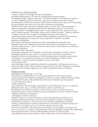 DISPOZITAT E PËRGJITHSHME
1. Fusha e veprimit të Projektligjit dhe llojet e Ndërmarrjeve
Për dallim nga Rregullorja, e cila emërtohet “Rregullorja për shoqëritë tregtare”,
Projektligji emërtohet “Ligji për ndërmarrjet”. Në këtë Projektligj nocioni “ndërmarrje” përdoret
si nocion i përgjithëshëm për të tria format e organizimit të subjekteve ekonomike -tregtare:
për ndërmarrësit, ortakëritë dhe shoqëritë. Mund të thuhet se këto forma të orga-nizimit në projektligj,
për nga përmbajtja, kanë mbetur po ato që ishin të përcaktuara në Rregullore.
Ndryshimi është vetëm i natyrës terminologjike, ngase në vend të termit “biznes individual”, të
përdorur në Rregullore, Projektligji e përdor termin “ndërmarrës”; pastaj, në vend të termit
“shoqëri kolektive”, Projektligji e përdor termin “ortakëri e pakufizuar” dhe, në fund, në vend të
termit “shoqëri komandite”, Projektligji e përdor termin “Ortakëri e kufizuar”. Ndërkaq, emërtimet
“shoqërive aksionare” dhe “shoqërive me përgjegjësi të kufizuar” kanë mbetur të
pandryshuara, kështu që edhe në Projektligj, sikundër në Rregullore, përdoren po këto emërtime,
edhe pse Projektligji këto dy shoqëri nuk i quan shprehimisht “korporatë”, siç ndodh,
përndryshe, në Rregullore.
Përsa i përket veprimtarisë së ndërmarrjeve, edhe në Projektligj mbetet përcaktimi nga
Rregullorja, sipas të cilit “ndërmarrja mund të ushtrojë çdo aktivitet të përcaktuar me statut që
nuk është i ndaluar me ligj “, duke mos kushtëzuar që ky aktivitet të jetë fitimprurës, siç kushtëzon,
përndryshe, Rregullorja.
2. Dokumenti (akti) i themelimit
Si dokument, përkatësisht akt i themelimit të ortakërisë dhe të shoqërisë, të formës së shkruar,
Projektligji e parashikon vetëm statutin e jo, pranë tij, edhe marrëveshjen, siç parashikon
Rregullorja. Është ky një thjeshtësim me të cilin Projektligji mënjanon dyfishimin e panevojshëm
të dokumenteve të themelimit (përafërsisht me të njejtën përmbajtje), në njërën anë, dhe
kundërthëniet, eventuale, që mund të ndodhin mes tyre, në anën tjetër.
3. Personaliteti juridik
Sipas Projektligjit, të gjitha ortakëritë dhe shoqëritë (me përjashtim të ndërmarrësve), kanë status
të personit juridik, të cilin e fitojnë në datën e regjistrimit të tyre në Zyrën e Regjistrimit, në përputhje
me legjislacionin në fuqi për regjistrimin, i cili mbetet i pandryshuar edhe pas miratimit të
775
E drejta ekonomike
Projektligjit, përkatësisht hyrjes së tij në fuqi.
Përkundër kësaj, sipas Rregulloren, status të personit juridik kanë vetëm korporatat (pra,
shoqëritë aksionare dhe shoqëritë me përgjegjësi të kufizuar) e jo edhe ortakëritë (shoqëritë kolektive
dhe shoqëritë komandite), duke përfshirë këtu edhe bizneset individuale, pa marrë parasysh
se a janë regjistruar ato apo jo.
3. Ligji i zbatueshem
Ligj i zbatueshëm, sipas Projektligjit, është një ligji në të cilin ndërmarrja e ka zyrën e saj qendrore,
përkatësisht selinë e saj, e jo vendin ku ndërmarrja e ushtron veprimtarin e saj.
Domëthënë, kemi të bëjmë me parimin e vendit të selisë ( jo, pra, ai i vendit të ushtrimit të
veprimtarisë), ngase, me këtë u mundësohet organeve kompetente të kenë më shumë kontroll dhe
mbikëqyrje mbi punën e ndërmarrjeve.
5. Përgjegjësia e anëtarëve themelues
Miratimi i veprimeve të anëtarëve themelues, të kryera para themelimit të ortakërisë ose të
shoqërisë, përkatësisht para fitimit të statusit të personit juridik të shoqërisë, me Rregullore
kushtëzohet me miratimin e mëvonshëm të tyre nga mbledhja e përgjithshme aksionarëve.
Ndërkaq, me Projektligj këto veprime shndërrohen (me automatizëm) në të drejta dhe detyrime të
ortakërisë ose të shoqërisë, sapo ato të kenë fituar statusin e personit juridik.
Në rastin kur themeluesit nuk i përmbushin fare detyrimet e tyre për pagimin e kontributeve (në
para ose në natyrë) ose vonohen në këtë përmbushje, atëherë ata përgjigjen solidarisht dhe individualisht
ndaj shoqërisë për dëmin e shkaktuar. Dëmshpërblimi realizohet me ngritje të padisë
pranë gjykatës kompetente nga përfaqësuesi ligjor i ndërmarrjës ose (kur plotësohen kushtet e
 