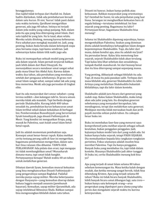 keunggulannya.
Dan tajdid tidak terlepas dari thaifah ini. Dalam
hadits dijelaskan, tidak ada pembaharuan kecuali
dalam satu kurun. Di sini, ‘kurun’ tidak pasti dalam
satu waktu tertentu, Qardhawi mengartikan
generasi, ada juga 40 tahun. Intinya ini terjadi
dalam jeda waktu yang cukup panjang. Nah, dalam
jeda itu apa yang bisa diteropong umat Islam. Dari
satu tajdid ke yang lain. Itu la tazal, akan selalu.
Mereka selalu ditolong, menang karena kebenaran.
Para sahabat pun mengkaji masalah ini. Jadi, yang
penting, bukan Anda berada dalam kelompok siapa
atau bersama siapa, tapi kamu sendirian. Jadi
sebenarnya kalau dalam titik nadir juga ada.
Buku ini memaparkan sebuah model yang pernah
ada dalam sejarah. Islam pernah terpuruk bahkan
jauh lebih dalam dari Bani Umayyah. Itu
menunjukkan secara mendasar umat sangat sehat
pada masa Umar bin Abdul Aziz. Karena dalam
waktu dua tahun, ada perubahan yang mendasar,
setelah dari penguasa sebelumnya. Di grass root
umat Islam sangat sehat, sampai zakat tak ada yang
bisa menerima. Meski ada juga persoalan di tingkat
elite.
Saat itu ada masyarakat dari unsur sahabat—yang
tersisa sedikit—dan kalangan tabi’in. Secara umum
mereka tidak ada masalah. Tapi berbeda dengan
periode Shalahuddin. Kurang lebih 400 tahun
sesudah itu, pembuktian kurun kehancuran umat
Islam terlihat sekali dalam kekalahan di berbagai
lini. Pemberontakan Buwaihiyyah yang berorinetasi
Syiah Ismailiyyah, juga dinasti Fathimiyyah di
Mesir. Yang kondisi ini menguatkan Eropa, yang
masuk ke Palestina, saat itulah umat Islam betul-
betul rapuh.
Jadi itu adalah momentum pembuktian saja.
Konsepsi umat benar-benar rapuh. Kalau melihat
cerita tentang perang salib di fase ini mengerikan,
bagaimana pembantaian mengerikan, dalam satu
hari bisa ratusan ribu dibantai. TANPA ADA
PERLAWANAN! Ada pidato dan orasi, tapi mengapa
ini tidak membangkitkan umat? Munasharah
dimana-mana, tapi umat tidak bangkit.
Pertanyaannya kenapa? Butuh waktu 60-an tahun
untuk melahirkan generasi.
Dibatasi daerah Syam, kemudian muncul kekuatan
yang bisa menghancurkan Dinasti Fathimiyyah—
yang pengaruhnya sampai Baghdad. Padahal
mereka punya sayap militer. Mereka bekerjasama
dengan Hasyasyin—yang kemudian diserap dalam
bahasa Inggris menjadi assassin (pembunuh
bayaran). Kemudian, sayap militer Qaramithah, ada
sayap intelektual Ikhwanus Shafa. Bahkan sampai
bisa mengosongkan khilafah dalam satu tahun.
Dinasti ini hancur, bukan hanya politik atau
kekuasaan. Bahkan masyarakat yang orientasinya
Syi’i kembali ke Sunni, ini ada penyehatan yang luar
biasa. Serangan ini menghasilkan kekuatan baru di
segala bidang—terutama intelektual. Ini fase
sejarah yang penting. Bagaimana itu lahir?
Pertanyaan besar, bagaimana Shalahudin bisa
menang?
Selama ini Shalahuddin dipotong sejarahnya, hanya
mengembalikan Palestina. Seakan yang dominan
disitu adalah kembalinya kebangkitan Islam dengan
kepemimpinan Shalahuddin. Tapi, dia lahir dari
mana, dalam kondisi apa, atau itu adalah mu’jizat?
Itu persoalan besar. Kalau kita memotong fase
sejarah, sejarah Shalahuddin tidak akan terulang.
Tapi kalau kita lihat sebelum dan sesudahnya,
tampak thaifah manshurah. Ini dari konsep besar
dan itu bisa diteropong sampai sepanjang massa.
Yang penting, Abbasiyah sebagai khilafah itu ada.
Tapi, di masa itu pula pasukan salib. Terlepas dari
masa khilafah ada, generasi Shalahuddin itu lahir.
Artinya yang melahirkan Shalahuddin bukanlah
khilafahnya, tapi dia lahir dalam konteks.
Shalahudin adalah juru bicara dari generasi yang
sudah siap. Kalau bukan Shalahuddin, maka tetap
akan ada jubir yang lain. Itu disiapkan generasi
sebelumnya yang menyadari kerapuhan, lalu
mendiagnosa, terapi dan melahirkan satu generasi.
Meskipun mereka tidak merasakan buah dan jerih
payah mereka sekian puluh tahun. Itu cakupan
besar buku ini.
Buku ini membahas fase-fase yang menurut saya
komprehensif yaitu melihat sejarah sebagai sebuah
keutuhan, bukan penggalan-penggalan. Jadi,
kajiannya bukan model lain dari yang sudah ada. Ini
bukan hanya buku sejarah, tetapi FIKIH SEJARAH.
Dia memahamkan kepada kita rangkaian-rangkaian
peristiwa. Fokus utamanya adalah muslim bisa
merebut Palestina. Tapi itu hanya penggalan.
Banyak buku yang membahas itu, tapi tidak dalam
konteks. Biasanya Shalahuddin jadi aktor tunggal.
Di buku ini, cerita Shalahuddin menang kok bisa
ya?
Apa yang terjadi di umat Islam selama 80 tahun
sebelum kemenangan itu. Masa ketika kalah dengan
mudah, dan ketika menang sangat heroik, tidak bisa
dibendung Kristen. Apa yang terjadi selama 80
tahun? Buku ini tidak bicara banyak Shalahuddin,
lebih banyak bicara umat dibangun lagi, satu tren—
bukan hanya satu kelompok orang—arus
pergerakan yang dipelopori para ulama yang tahu
persis dan mengalami sejarah waktu itu karena
keterpurukan.
 