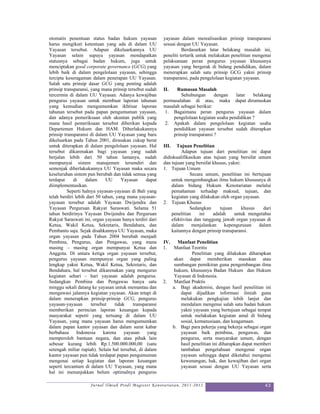 otomatis penentuan status badan hukum yayasan             yayasan dalam merealisasikan prinsip transparansi
harus mengikuti ketentuan yang ada di dalam UU            sesuai dengan UU Yayasan.
Yayasan tersebut. Adapun dikeluarkannya UU                          Berdasarkan latar belakang masalah ini,
Yayasan selain supaya yayasan mendapatkan                 peneliti tertarik untuk melakukan penelitian mengenai
statusnya sebagai badan hukum, juga untuk                 pelaksanaan peran pengurus yayasan khususnya
menciptakan good corporate governance (GCG) yang          yayasan yang bergerak di bidang pendidikan, dalam
lebih baik di dalam pengelolaan yayasan, sehingga         menerapkan salah satu prinsip GCG yakni prinsip
tercipta keseragaman dalam penerapan UU Yayasan.          transparansi, pada pengelolaan kegiatan yayasan.
Salah satu prinsip dasar GCG yang penting adalah
prinsip transparansi, yang mana prinsip tersebut sudah    II.   Rumusan Masalah
tercermin di dalam UU Yayasan. Adanya kewajiban                   Sehubungan       dengan   latar   belakang
pengurus yayasan untuk membuat laporan tahunan            permasalahan di atas, maka dapat dirumuskan
yang kemudian mengumumkan ikhtisar laporan                masalah sebagai berikut:
tahunan tersebut pada papan pengumuman yayasan,            1. Bagaimana peran pengurus yayasan dalam
dan adanya pemeriksaan oleh akuntan publik yang               pengelolaan kegiatan usaha pendidikan ?
mana hasil pemeriksaan tersebut diberikan kepada           2. Apakah dalam pengelolaan kegiatan usaha
Departemen Hukum dan HAM. Diberlakukannya                     pendidikan yayasan tersebut sudah diterapkan
prinsip transparansi di dalam UU Yayasan yang baru            prinsip transparansi ?
dikeluarkan pada Tahun 2001, dirasakan cukup berat
untuk diterapkan di dalam pengelolaan yayasan. Hal        III.   Tujuan Penelitian
tersebut dikarenakan bagi yayasan yang sudah                       Adapun tujuan dari penelitian ini dapat
berjalan lebih dari 50 tahun lamanya, sudah               didiskualifikasikan atas tujuan yang bersifat umum
mempunyai sistem manajemen tersendiri dan                 dan tujuan yang bersifat khusus, yakni:
semenjak diberlakukannya UU Yayasan maka secara           1. Tujuan Umum
keseluruhan sistem pun berubah dan tidak semua yang                     Secara umum, penelitian ini bertujuan
terdapat     di    dalam      UU     Yayasan      dapat       untuk mengembangkan ilmu hukum khususnya di
diimplementasikan.                                            dalam bidang Hukum Kenotariatan melalui
          Seperti halnya yayasan-yayasan di Bali yang         pemahaman terhadap maksud, tujuan, dan
telah berdiri lebih dari 50 tahun, yang mana yayasan-         kegiatan yang dilakukan oleh organ yayasan.
yayasan tersebut adalah Yayasan Dwijendra dan             2. Tujuan Khusus
Yayasan Perguruan Rakyat Saraswati. Selama 51                           Sedangkan     tujuan      khusus   dari
tahun berdirinya Yayasan Dwijendra dan Perguruan              penelitian    ini    adalah    untuk mengetahui
Rakyat Saraswati ini, organ yayasan hanya terdiri dari        efektivitas dan tanggung jawab organ yayasan di
Ketua, Wakil Ketua, Sekretaris, Bendahara, dan                dalam      menjalankan    kepengurusan     dalam
Pembantu saja. Sejak disahkannya UU Yayasan, maka             kaitannya dengan prinsip transparansi.
organ yayasan pada Tahun 2004 berubah menjadi
Pembina, Pengurus, dan Pengawas, yang mana                IV. Manfaat Penelitian
masing – masing organ mempunyai Ketua dan                 1. Manfaat Teoritis
Anggota. Di antara ketiga organ yayasan tersebut,                      Penelitian yang dilakukan diharapkan
pengurus yayasan mempunyai organ yang paling                  akan dapat memberikan masukan atau
lengkap yakni Ketua, Wakil Ketua, Sekretaris, dan             sumbangan pemikiran guna pengembangan ilmu
Bendahara, hal tersebut dikarenakan yang mengurus             hukum, khususnya Badan Hukum dan Hukum
kegiatan sehari – hari yayasan adalah pengurus.               Yayasan di Indonesia.
Sedangkan Pembina dan Pengawas hanya satu                 2. Manfaat Praktis
minggu sekali datang ke yayasan untuk memantau dan           a. Bagi akademisi, dengan hasil penelitian ini
mengawasi jalannya kegiatan yayasan. Akan tetapi di              dapat dijadikan informasi ilmiah guna
dalam menerapkan prinsip-prinsip GCG, pengurus                   melakukan pengkajian lebih lanjut dan
yayasan-yayasan       tersebut    tidak    transparansi          mendalam mengenai salah satu badan hukum
memberikan perincian laporan keuangan kepada                     yakni yayasan yang bertujuan sebagai tempat
masyarakat seperti yang tertuang di dalam UU                     untuk melakukan kegiatan amal di bidang
Yayasan, yang mana yayasan harus mengumumkan                     sosial, kemanusiaan, dan keagamaan.
dalam papan kantor yayasan dan dalam surat kabar             b. Bagi para pekerja yang bekerja sebagai organ
berbahasa      Indonesia     karena    yayasan    yang           yayasan baik pembina, pengawas, dan
memperoleh bantuan negara, dan atau pihak lain                   pengurus, serta masyarakat umum, dengan
sebesar kurang lebih Rp.1.500.000.000,00 (satu                   hasil penelitian ini diharapkan dapat memberi
setengah miliar rupiah). Selain hal tersebut, di dalam           tambahan pengetahuan mengenai organ
kantor yayasan pun tidak terdapat papan pengumuman               yayasan sehingga dapat diketahui mengenai
mengenai setiap kegiatan dan laporan keuangan                    kewenangan, hak, dan kewajiban dari organ
seperti tercantum di dalam UU Yayasan, yang mana                 yayasan sesuai dengan UU Yayasan serta
hal ini menunjukkan belum optimalnya pengurus

                     Jurnal Ilmiah Prodi Magister Kenotariatan, 2011-2012                                   43
 