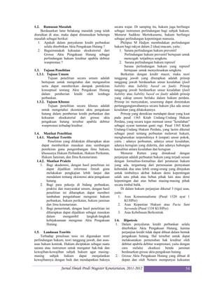1.2.   Rumusan Masalah                                 secara wajar. Di samping itu, hukum juga berfungsi
     Berdasarkan latar belakang masalah yang telah     sebagai instrumen perlindungan bagi subjek hukum.
diuraikan di atas, maka dapat dirumuskan beberapa      Menurut Sudikno Mertokusumo, hukum berfungsi
masalah sebagai berikut:                               sebagai perlindungan kepentingan manusia.
   1. Apakah dalam penyaluran kredit perbankan              Philipus M Hadjon membedakan perlindungan
       selalu diterbitkan Akta Pengakuan Hutang ?      hukum bagi rakyat dalam 2 (dua) macam, yaitu :
   2. Bagaimanakah kekuatan eksekutorial dari              1. Sarana perlindungan hukum preventif
       Grosse Akta Pengakuan Hutang sebagai                     Perlindungan hukum preventif bertujuan untuk
       perlindungan hukum kreditur apabila debitur             mencegah terjadinya sengketa.
       wanprestasi ?                                       2. Sarana perlindungan hukum represif
                                                               Sarana perlindungan hukum yang represif
1.3. Tujuan Penelitian                                         bertujuan untuk menyelesaikan sengketa.
  1.3.1. Tujuan Umum                                        Berkaitan dengan kredit macet, maka teori
           Tujuan penelitian secara umum adalah        tanggung jawab yang diterapkan adalah prinsip
      bertujuan untuk mengetahui dan menganalisa       tanggung jawab berdasarkan unsur kesalahan (fault
      serta dapat memberikan dampak pemikiran          liability atau liability based on fault). Prinsip
      konseptual tentang Akta Pengakuan Hutang         tanggung jawab berdasarkan unsur kesalahan (fault
      dalam pemberian kredit oleh lembaga              liability atau liability based on fault) adalah prinsip
      perbankan.                                       yang cukup umum berlaku dalam hukum perdata.
  1.3.2. Tujuan Khusus                                 Prinsip ini menyatakan, seseorang dapat dimintakan
           Tujuan penelitian secara khusus adalah      pertanggungjawabannya secara hukum jika ada unsur
      untuk mengetahui eksistensi akta pengakuan       kesalahan yang dilakukannya.
      hutang dalam pemberian kredit perbankan dan           Prinsip yang demikian mendapat dasar yang kuat
      kekuatan eksekutorial dari grosse akta           pada pasal 1365 Kitab Undang-Undang Hukum
      pengakuan hutang tersebut apabila debitur        Perdata, yang secara tegas memuat unsur ”kesalahan”
      wanprestasi terhadap kreditur.                   sebagai syarat tuntutan ganti rugi. Pasal 1365 Kitab
                                                       Undang-Undang Hukum Perdata, yang lazim dikenal
1.4. Manfaat Penelitian                                sebagai pasal tentang perbuatan melawan hukum,
  1.4.1. Manfaat Teoritis                              mengharuskan terpenuhinya 4 (empat) unsur pokok,
          Penelitian yang dilakukan diharapkan akan    yaitu : adanya perbuatan, adanya unsur kesalahan,
      dapat memberikan masukan atau sumbangan          adanya kerugian yang diderita, dan adanya hubungan
      pemikiran guna pengembangan ilmu hukum,          kausalitas antara kesalahan dan kerugian
      khususnya Hukum Perbankan, Hukum Perikatan,           Menurut Rutten yang dimaksud dengan
      Hukum Jaminan, dan Ilmu Kenotariatan.            perjanjian adalah perbuatan hukum yang terjadi sesuai
  1.4.2. Manfaat Praktis                               dengan formalitas-formalitas dari peraturan hukum
     1. Bagi akademisi, dengan hasil penelitian ini    yang ada, tergantung dari persesuaian pernyataan
         dapat dijadikan informasi ilmiah guna         kehendak dua atau lebih orang-orang yang ditujukan
         melakukan pengkajian lebih lanjut dan         untuk timbulnya akibat hukum demi kepentingan
         mendalam tentang eksistensi akta pengakuan    salah satu pihak atas beban pihak lain atau demi
         hutang.                                       kepentingan dan atas beban masing-masing pihak
     2. Bagi para pekerja di bidang perbankan,         secara timbal balik.
         praktisi dan masyarakat umum, dengan hasil         Di dalam hukum perjanjian dikenal 3 (tiga) asas,
         penelitian ini diharapkan dapat memberi       yaitu :
         tambahan pengetahuan mengenai hukum              1. Asas Konsensualisme (Pasal 1320 ayat 1
         perbankan, hukum perikatan, hukum jaminan             KUHPer)
         dan ilmu kenotariatan.                           2. Asas Kepastian Hukum atau Pacta Sunt
     3. Bagi pemerintah, dengan hasil penelitian ini           Servanda (Pasal 1338 KUHPer)
         diharapkan dapat dijadikan sebagai masukan       3. Asas Kebebasan Berkontrak
         dalam       mengambil       langkah-langkah
         kebijaksanaan mengenai Akta Pengakuan         1.6. Hipotesis
         Hutang.                                        1. Dalam penyaluran kredit perbankan selalu
                                                            diterbitkan Akta Pengakuan Hutang, karena
1.5.   Landasan Teoritis                                    perjanjian kredit tidak dapat dibuat dalam bentuk
     Terhadap penulisan tesis ini digunakan teori           pengakuan hutang. Hal tersebut untuk dapat
perlindungan hukum, teori tanggung jawab, dan asas-         melaksanakan pemenuhan hak kreditur oleh
asas hukum kontrak. Hukum diciptakan sebagai suatu          debitur apabila debitur wanprestasi, yaitu dengan
sarana atau instrumen untuk mengatur hak-hak dan            cara melalui         eksekusi benda jaminan
kewajiban-kewajiban subjek hukum agar masing-               berdasarkan grosse akta pengakuan hutang.
masing     subjek   hukum     dapat   menjalankan       2. Grosse Akta Pengakuan Hutang yang dibuat di
kewajibannya dengan baik dan mendapatkan haknya             depan dan oleh Notaris mempunyai kekuatan

                  Jurnal Ilmiah Prodi Magister Kenotariatan, 2011-2012                                    54
 