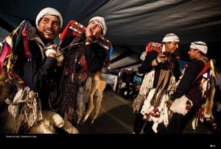 Vienen de lejos. Llameros en joda.
 