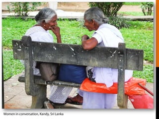 Women in conversation, Kandy, Sri Lanka. Foto av Viktor Predan