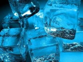 Sasaldēta ūdens molekula, kas ieskauj bērna ķermeni mātes miesās