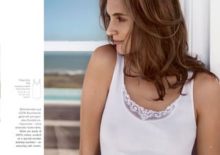 21
Trägertop
Top
Funktionsschnitt/
Extra long back
EU/D 38–52
INT M–6XL
144367
Motivhemden aus
100% Baumwolle,
gestrickt auf spezi­
ellen Rundstrick­
maschinen – ohne
störenden Seitennähte.
Shirts are made of
100% cotton, worked
on a special circular
knitting machine – no
annoying side seams.
 