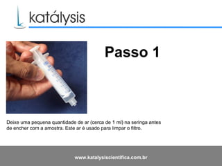 Deixe uma pequena quantidade de ar (cerca de 1 ml) na seringa antes de encher com a amostra. Este ar é usado para limpar o filtro.  Passo 1 
