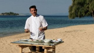 The Flying Chef - Nathan Huxham cooking an Indonesian beach BBQ 