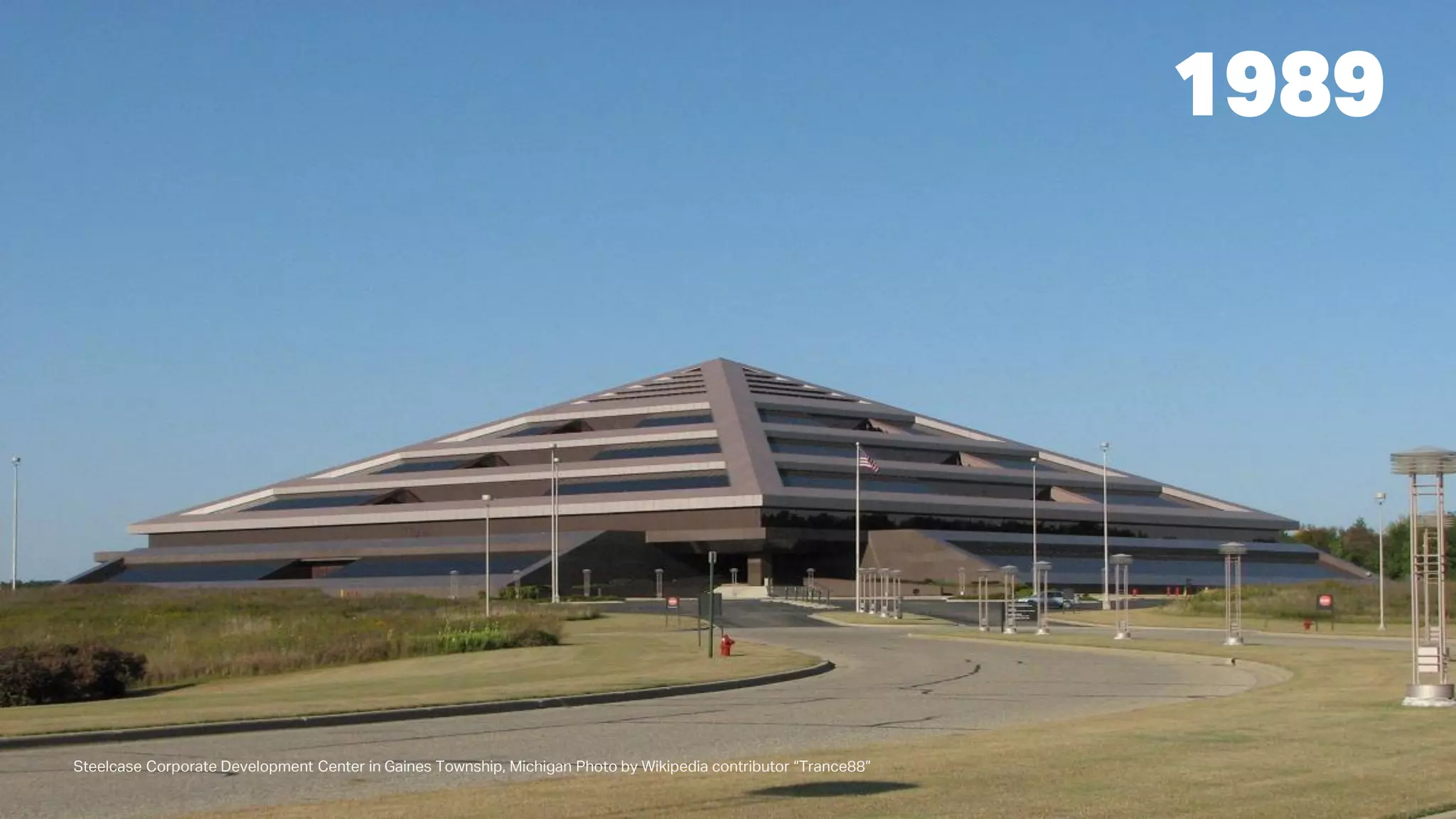Steelcase Corporate Development Center in Gaines Township, Michigan Photo by Wikipedia contributor “Trance88”
1989
 