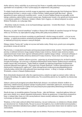 służby zdrowia, którzy znaleźliby się na pierwszej linii frontu w wypadku ataku bioterrorystycznego. Izrael
zgromadził zaś szczepionkę w ilości wystarczającej do uodpornienia całej populacji.

To władze Izraela jako pierwsze zwróciły uwagę na zagrożenie ospą traktowaną jako broń biologiczna. Było to
ponad dziesięć lat temu, w okresie wojny w Zatoce Perskiej. Jednak generał Izaak Ben-Israel – główny
specjalista do spraw naukowych izraelskiej armii – uważa, że nawet Saddam Husajn nie posunąłby się do
takiego szaleństwa, jakim byłoby szerzenie czarnej ospy. Zaatakowanie Izraela w ten sposób jest równoznaczne
z wywołaniem epidemii w Palestynie, Jordanii, Libanie, Syrii i Egipcie, a w dalszej kolejności na całym
Bliskim Wschodzie, nie wyłączając Iraku.

– Doszliśmy wtedy do wniosku, że nie ma bezpośredniego zagrożenia – twierdzi Ben-Israel. – Teraz mamy
jednak Osamę bin Ladena.

Wystarczy, że jeden "nosiciel-samobójca" wsiądzie w Karaczi lub w Kabulu do samolotu lecącego do Nowego
Jorku czy Tel Awiwu, by zapoczątkować plagę zdolną zabić jedną trzecią ludności świata.

Skoro stworzone przez nas bronie wymykają się spod kontroli i wkrótce mogą się znaleźć – o ile już się nie
znajdują – w rękach przywódców awanturniczych państw albo wręcz przypadkowych szaleńców – to znaczy,
że nadszedł już krytyczny moment w naszych dziejach.

Dlatego właśnie "koniec dni" wydaje mi się teraz tak bardzo realny. Dzieje się to, przed czym ostrzegałem
przywódców świata od wielu lat.

Pięć lat temu, w swojej pierwszej książce poświęconej przepowiedniom kodu, pisałem: "Jeżeli kod Biblii mówi
prawdę, to nuklearni terroryści mogą rozpętać kolejną wojnę światową. Zamiast wojny atomowej między
supermocarstwami światu może zagrozić niebezpieczeństwo zupełnie innego rodzaju – terroryzm uzbrojony w
broń jądrową. Wybuch bomby atomowej zakończył II wojnę światową. Trzecia może się od niego zacząć".

Znaki ostrzegawcze – niektóre całkiem oczywiste – pojawiają się od ponad dziesięciu lat, od chwili rozpadu
Związku Sowieckiego. Już wówczas w oficjalnych dokumentach Senatu Stanów Zjednoczonych znalazło się
między innymi takie stwierdzenie: "Nigdy dotąd nie rozpadło się imperium dysponujące trzydziestoma
tysiącami jednostek broni jądrowej". Nazywając były Związek Radziecki "wielkim supermarketem broni
chemicznych, biologicznych i jądrowych", Senat ostrzegał przed zwiększonym prawdopodobieństwem
wybuchu jednej, dwóch lub wielu jednostek broni masowego rażenia – w Rosji, w Europie, na Bliskim
Wschodzie, a nawet w Stanach Zjednoczonych.

Broń, którą kiedyś dysponowały tylko dwa supermocarstwa, znalazła się nagle na czarnym rynku i stała się
dostępna dla każdego, kto zapłaci odpowiednią cenę. Nie uczyniliśmy prawie nic, by zapobiec tej chaotycznej
wyprzedaży.

Jednym z pierwszych pociągnięć prezydenta Busha było obcięcie o sto milionów dolarów środków na
zbawienny i dalekowzroczny program wykupu rosyjskiej broni i materiałów jądrowych, stworzony przez
Clintona. Kongres odmówił też wypłaty kwot przyznanych przez poprzednią administrację bezrobotnym
sowieckim naukowcom wojskowym.

Doszło do tego, że niestabilne państwa Trzeciego Świata – takie jak Pakistan – mają broń jądrową, która już
jutro może znaleźć się w rękach islamskich ekstremistów. Można się spodziewać, że lada dzień awanturnicze
kraje w rodzaju Iraku, Iranu czy Libii zaczną budować własne arsenały nuklearne, kupując tę broń lub
wytwarzając ją własnym sumptem.

Wiadomo, że bin Laden usiłował zdobyć broń atomową, i nie jest wykluczone, że członkowie al Kaidy zdołali
już skonstruować tzw. brudną bombę. Nie jest to jeszcze broń jądrowa, lecz zwykła bomba konwencjonalna z
dołączonym materiałem radioaktywnym; jednak w przypadku jej użycia duże miasto może nie nadawać się do
zamieszkania.

Do niedawna udawaliśmy, że taki koszmar nigdy nas nie dotknie. Przytoczę tu słowa mojego kolegi po fachu,
 