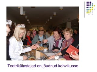 Teatrikülastajad on jõudnud kohvikusse 