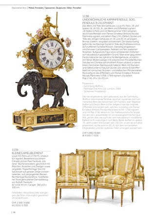 1138
UNGEWÖHNLICHE KAMINPENDULE, SOG.
PENDULE À L‘ELEPHANT
Das Werk und Teile des Gehäuses, Louis XV, Paris, 18. und
spätes 19. Jh./20. Jh., das Werk und Zifferblatt signiert
J.B. Baillon à Paris und mit Werknummer 1561 versehen,
das Emailzifferblatt vom Pariser Emailleur Antoine Nicolas
Martinière signiert und datiert May 1741. Elefant, Sockel und
Teile des übrigen Gehäuses im 19. und 20. Jh. arrangiert.
Bronze ziseliert, vergoldet und patiniert. Der bastionsartig
geformte, rechteckige Sockel im Stile des Frühklassizismus,
auf profilierten Scheibenfüssen. Vierseitig eingelassen
mit chinoisen Lackpaneelen, flankiert von fein ziselierten
Rosetten. Aufgesetzte Figur eines schreitenden Elefanten
auf naturalistisch gestaltetem Grund. Über einer gegurteten
Packschabracke das zylindrische Werkgehäuse, umrahmt
von feinen Blütenzweigen mit polychromen Porzellanblumen.
Darüber ein Chinese auf erhöhtem Kissen sitzend, in seiner
linken Hand einen Bambusstab haltend. Werk mit Stunden-
und Halbstundenschlag auf Glocke. Das weisse Emailziffer-
blatt mit römischen Stunden- und arabischen Minutenzahlen.
Rückseitig ist das Zifferblatt vom Pariser Emailleur Antoine
Nicoals Martinière (1706-1784) signiert und datiert
May 1741. 29 x 14 x 53 cm.
Provenienz:
- Sammlung Wolfson.
- Partridge Fine Arts Ltd. London, 1984.
- Schweizer Privatbesitz.
Die hier angebotene, sehr dekorative, aus der Sammlung
Wolfson stammende Pendule, weist ein signiertes und num-
meriertes Werk des berühmten Uhrmachers Jean-Baptiste
Baillon auf. Dieses Werk dürfte zeitgleich wie das originale
Zifferblatt entstanden sein, welches rückseitig vom Pariser
Emailleur Antoine Nicolas Martinière (1706-1784) signiert
und mit May 1741 datiert ist. Der frühklassizistische Sockel
mit den vier Lackpaneelen ist von aussergewöhnlicher Qua-
lität, gehört aber, wie auch der sehr naturalistisch modellierte
Elefant nicht ursprünglich zum Werk. Beide dürften im späten
19. Jahrhundert entstanden sein. Die Uhr, so wie sie sich jetzt
präsentiert, dürfte wohl im 20. Jh. aus dem vorhandenen
Originalteilen und den späteren Teilen arrangiert worden sein.
CHF 5 000 / 8 000
(€ 4 630 / 7 410)
1139
KLEINES AMEUBLEMENT
Louis XVI, Paris um 1770/75. Undeut-
lich signiert. Bestehend aus einem
Canapé und ein Paar Fauteuils „à la
reine“. Buche kanneliert, geschnitzt mit
Maschen, Rosetten und Zweigen sowie
vergoldet. Trapezförmiger Sitz mit
Satzkissen auf gerader Zarge und kan-
nelierten, sich verjüngenden Beinen.
Rechteckige Rückenlehne. Goldfarbe-
ner, floral gemusterter Damastbezug
von Rubelli. Fauteuils:
62 x 6 0x 93 cm; Canapé: 180 x 63 x
100 cm.
Fehlstellen. Vergoldung teils übergan-
gen, die Sitze ursprünglich gepolstert
ohne Satzkissen.
CHF 2 500 / 4 000
(€ 2 310 / 3 700)
| 98
Decorative Arts | Möbel, Pendulen, Tapisserien, Skulpturen, Silber, Porzellan
 