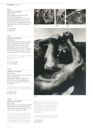 | 28
Photographie | Helvetica
1656
JAKOB TUGGENER
(1904-1988)
Maschinenfabrik Oerlikon, um 1940.
3 Original-Photographien.
Silbergelatine-Abzüge auf Agfa-Brovira
Papier. Vintages. Bildmasse je ca. 16 x
22,5 cm (Hoch- und Querformate). Verso
eigenhändig bezeichnet, Photographen-
stempel.
CHF 500 / 800
(€ 420 / 670)
1657
JAKOB TUGGENER
(1904-1988)
Niethämmer am Rheiner Hafen in Basel,
1947. Aus der Serie „Schwarzes Eisen“,
1950 bzw. „Die Maschinenzeit“, 1952.
Silbergelatine-Abzug auf Agfa Papier.
Vintage. Bildmass 31,1 x 23,2 cm. Verso 2
Photographenstempel, davon 1 mit Stu-
dioadresse „Zürich 7/32 Titlisstrasse 52“.
Literatur: Martin Gasser. Jakob Tuggener.
Fotografien. Zürich, u. a. 2000
(Abb. S. 173).
CHF 2 000 / 3 000
(€ 1 670 / 2 500)
1658
JAKOB TUGGENER
(1904-1988)
„Am Presseball im Baur au Lac“, 1934. Aus
der Serie „Ballnächte“.
Silbergelatine-Abzug. Vintage. 29,9 x
22,3 cm. Verso 2 Photographenstem-
pel, signiert „Tuggener Foto Zürich“ und
bezeichnet.
Literatur: Martin Gasser. Jakob Tuggener.
Fotografien. Zürich, u.a. 2000 (Abb. S. 282).
CHF 800 / 1 200
(€ 670 / 1 000)
1659
JAKOB TUGGENER
(1904-1988)
Die Muse, 1957. 11 Original-Photographien.
Silbergelatine-Abzüge auf Agfa-Brovira-
Papier. Kontaktabzüge. Vintages. Je 11,4 x
7,8 cm (Hoch- und Querformate).
In dem 9minütigen Kurzfilm verwandeln
sich vor den Augen eines Malers, gespielt
vom Schweizer Surrealisten Walter Grab
(1927-1989), die Besucher einer Kunst-
Ausstellung allmählich in Fantasiegestal-
ten. Entzückt von der Schönheit eines
Mädchens wiegt er sich in Träume. Ein
böses Erwachen, als er aufwacht und die
Schönheit unter den Gästen nicht mehr
findet. Betrübt und enttäuscht geht er
nach Hause, wo er schliesslich in seiner
Dachkammer das Mädchen als Muse
wiederfindet.
Provenienz: Direkt von der Familie Grab er-
worben. Seither in Schweizer Privatbesitz.
CHF 700 / 1 000
(€ 580 / 830)
165616561656
1657
 