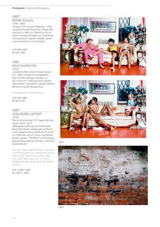 | 44
Photographie | Klassische Photographie
1683*
PIERRE HOULES
(1945-1986)
„Hispanic Chic Esquire Magazine“, 1973.
Lambda-Print auf Aluminium-Platte. Bild-
mass je 31 x 46,6 cm; Platte 62 x 92 cm.
Verso montierte Etikette und „Certificate
of Authenticity“ signiert, betitelt, datiert
und nummeriert 1/3 vom Estate.
CHF 400 / 600
(€ 330 / 500)
1684
ROLF SCHROETER
(1932)
„Zerstörte Information (Fotokompositi-
on)“, 1983. 4 Original-Photographien
Dye-Transfer-Abzüge. Vintages. Je
50,7 x 60,9 cm. 3 Abzüge verso signiert
„RSchroeter“ und datiert. Handschriftliche
Bezeichnung auf Passepartout.
Auftragsarbeit für die Bank Leu.
CHF 500 / 800
(€ 420 / 670)
1685*
JEAN PIERRE LAFFONT
(1935)
Mann mit verdeckter US-Flagge über den
Augen, Miami, 1972.
Silbergelatine-Abzug auf Hahnemühle
Baryt Satin Papier aufgezogen auf Alumi-
nium. Späterer Abzug. Bildmass 47,5 x 60
cm; Platte 90 x 60 cm. Verso montiertes
Etikett, signiert „“JPLaffont“ und Photogra-
phenstempel, ebenso montiert „Certificat
d‘Authenticité“.
Literatur: Eliane Laffont (Hrsg.). Le Paradis
d‘un Photographe. Tumultueuse Amérique
1960-1990/ Jean-Pierre Laffont. New
York, 2014 (Abb. Cover  S. 195; WID-
MUNGSEXEMPLAR DES BUCHES BEIGE-
GEBEN).
CHF 1 200 / 1 800
(€ 1 000 / 1 500)
1684
1683
 