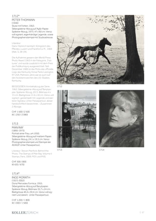 | 57
1712*
PETER THOMANN
(1940)
Stute mit Fohlen, 1963.
Silbergelatine-Abzug auf Agfa-Papier.
Späterer Abzug, 1973. 47 x 60 cm. Verso
voll signiert, eigenhändige Legende, sowie
Photographenstempel mit Studioadresse.
Literatur:
Hans-Heinrich Isenbart. Königreich des
Pferdes. Luzern und Frankfurt a. M., 1969
(Abb. S. 28-29).
Die Aufnahme gewann den World Press
Photo Award 1963 in der Kategorie „Fea-
tures“ und wurde zusätzlich mit dem Preis
der Publikumsjury ausgezeichnet. Seit
Dezember 1989 ist das Motiv das offizielle
Logo des Kentucky Horse Parks Lexington
KY USA. Mehrere Jahre war es auch auf
den Autokennzeichen des US-Staates
Kentucky.
BEIGEGEBEN: Kontaktabzug der Serie,
1963. Silbergelatine-Abzug auf Barytpa-
pier. Späterer Abzug, 2013. Bildmass 4 x
13 cm; Blattgrösse 11,6 x 18 cm. Verso voll
signiert, gestempelt mit Legende und wei-
terer Signatur. Unter Passepartout, dieser
handschriftlich bezeichnet. - Zusammen
2 Abzüge.
CHF 1 500 / 2 500
(€ 1 250 / 2 080)
1713
MAN RAY
(1890-1973)
Portrait einer Frau, um 1950.
Silbergelatine-Abzug auf mattem Papier.
Späterer Abzug. 24,1 x 19,5 cm. Verso
Photographenstempel und Stempel der
ADAGP. Unter Passepartout.
Literatur: Steven Manford. Behind the
Photo. The Stamps of Man Ray. Volume II:
Stamps. Paris, 2009, M25 und M30.
CHF 500 / 800
(€ 420 / 670)
1714*
INGE MORATH
(1923-2002)
Dona Mercedes Formica, 1955.
Silbergelatine-Abzug auf Barytpapier.
Späterer Abzug. Bildmass 35,7 x 24 cm;
Blattgrösse 40,4 x 30,4 cm. Verso voll sig-
niert und datiert. Unter Passepartout.
CHF 1 200 / 1 800
(€ 1 000 / 1 500)
1713 1714
1712
 