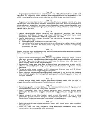 Pasal 134
Gugatan perceraian karena alasan tersebut dalam pasal 116 huruf f, dapat diterima apabila telah
cukup jelas bagi Pengadilan Agama mengenai sebab-sebab perselisihan dan pertengkaran itu dan
setelah mendengar pihak keluarga serta orang-orang yang dekat dengan suami isteri tersebut.
Pasal 135
Gugatan perceraraian karena alsan suami mendapat hukuman penjara 5 (lima) tahun atau
hukuman yang lebih berat sebagai dimaksud dalam pasal 116 huruf c, maka untuk mendapatkan
putusan perceraian sebagai bukti penggugat cukup menyapaikan salinan putusan Pengadilan yang
memutuskan perkara disertai keterangan yang menyatakan bahwa putusan itu telah mempunyai
kekuatan hukum yang tetap.
Pasal 136
1. Selama berlangsungya gugatan perceraian atas permohonan penggugat atau tergugat
berdasarkan pertimbangan bahaya yang mingkin ditimbulkan, Penghadilan Agama dapat
mengizinkan suami isteri tersebut untuk tidak tinggal dalam satu rumah.
2. Selama berlangsungnya gugatan perceraian atas permohonan penggugat atau tergugat,
Pengadilan Agama dapat :
a. menentukan nafkah yang harus ditanggung oleh suami;
b. menentukan hal-hal yang perlu untuk menjamin terpeliharanya barang-barang yang menjadi
hak bersama suami isteri atau barang-barang yang menjadi hak suami atau barang-barang
yang menjadi hak isteri
Pasal 137
Gugatan perceraian gugur apabila suami atau isteri meninggal sebelum adanya putusan pengadilan
Agama mengenai gugatan perceraian itu.
Pasal 138
1. Apabila tempat kediaman tergugat tidak jelas atau tergugat tidak mempunyai tempat kediaman
yang tetap, panggilan dilakukan dengan cara menempelkan gugatanpada papan pengumuman di
Pengadilan Agama dan mengumumkannya melalui satu atau bebrapa surat kabar atau mass
media lain yang ditetapkan oleh Pengadilan Agama.
2. Pengumuman melalui surat kabar atau surat-siurat kabar atau mass media tersebut ayat (1)
dilakukan sebanyak 2 (dua) kali dengan tenggang waktu satu bulan antara pengumuman pertama
dan kedua
3. Tenggang dwaktu antara penggilan terakhir sebagaimana dimaksud pada ayat (2) dengan
persidangan ditetapkan sejurang-kurangnya 3 (tiga) bulan.
4. Dalam hal sudah dilakukan sebagaimana dimaksud dalam ayat (2) dan tergugat atau kuasanya
tetap tidak hadir, gugatan diterima tanpa hadirnya tergugat, kecuali apabila gugatan itu tanpa hak
atau tidak beralasan.
Pasal 140
Apabila tergugat berada dalam keadaan sebagaimana dimaksud dalam pasal 132 ayat (2),
panggilandisampaikan melalui perwakilan Republik Indonesia setempat
Pasal 141
1. Pemeriksaan gugatan perceraian dilakukan oleh hakim selambat-lambatnya 30 (tiga puluh) hari
setelah diterimanya berkas atau surat gugatan perceraian
2. Dalam menetapkan waktu sidang gugatan perceraian perlu diperhatian tenyang waktu
pemanggilan dan diterimanya panggilan tersebut oleh penggugat maupun tergugat atau kuasa
meeka.
3. Apabila tergughat berada dalam keadaan seperti tersebut dalam pasal 116 huruf b, sidang
pemeriksaan gugatan perceraian ditetapkan sekurang-kurangnya 6 (enam) bulan terhitung sejak
dimasukkanya gugatan perceraian pada Kepaniteraan Pengadilan Agama.
Pasal 142
1. Pada sidang pemeriksaan gugatan perceraian, suami isteri datang sendiri atau mewakilkan
kepada kuasanya.
2. Dalam hal suami atau isteri mewakilkan, untuk kepentingan pemeriksaan Hakim dapat
memerintahkan yang bersangkutan untuk hadir sendiri.
 