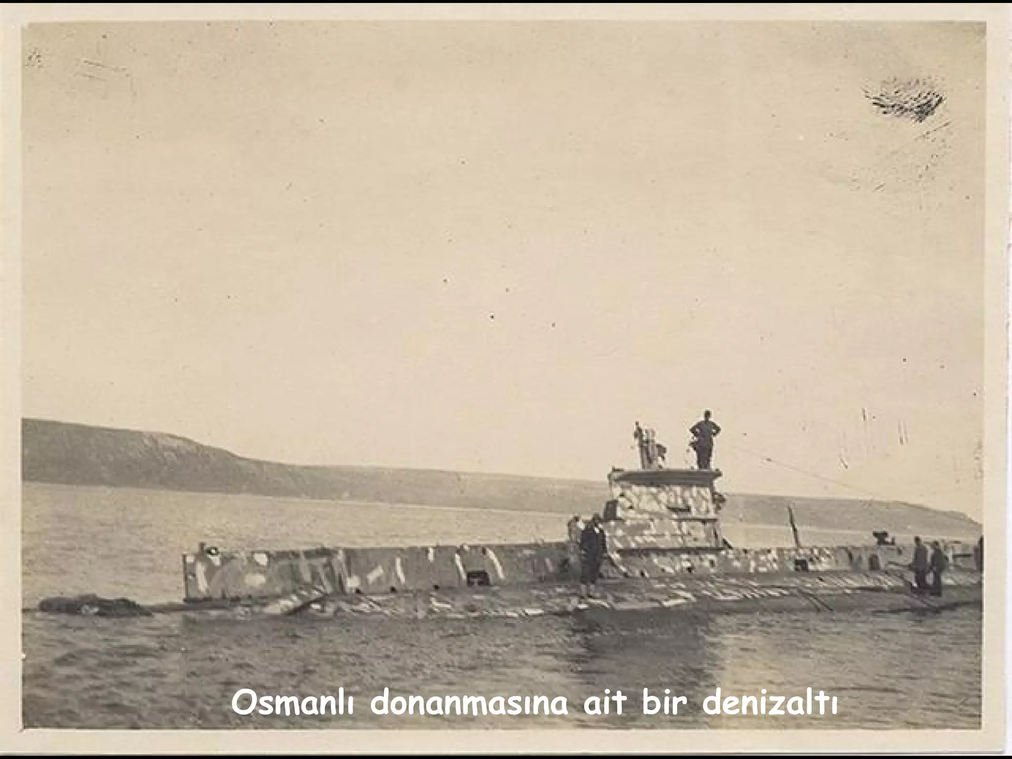 Osmanlı donanmasına ait bir denizaltı
 