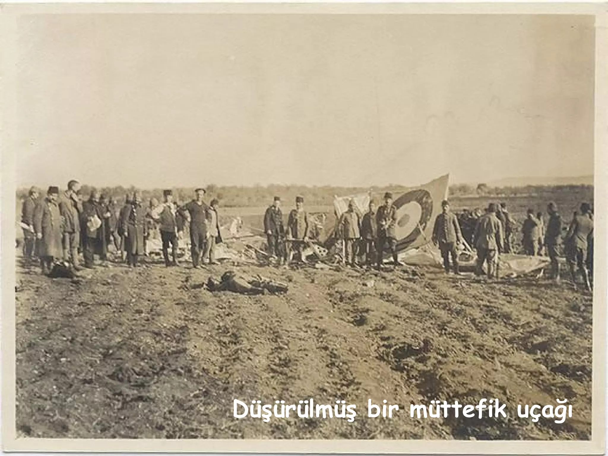 Düşürülmüş bir müttefik uçağı
 