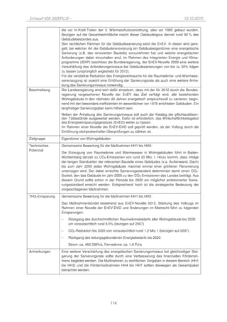 Entwurf KSK 2020PLUS –                                                                         10.12.2010

                 die vor In-Kraft-Treten der 3. Wärmeschutzverordnung, also vor 1995 gebaut wurden.
                 Bezogen auf die Gesamtwohnfläche macht dieser Gebäudetypus derzeit rund 90 % des
                 Gebäudebestandes aus.
                 Den rechtlichen Rahmen für die Gebäudesanierung setzt die EnEV. In dieser wird gere-
                 gelt, bei welcher Art der Gebäuderenovierung ein Gebäudeeigentümer eine energetische
                 Sanierung (z.B. des renovierten Bauteils) vorzunehmen hat und welche energetischen
                 Anforderungen dabei einzuhalten sind. Im Rahmen des Integrierten Energie und Klima-
                 programms (IEKP) beschloss die Bundesregierung, der EnEV-Novelle 2009 eine weitere
                 Verschärfung des Anforderungsniveaus bei Gebäudesanierungen von bis zu 30% folgen
                 zu lassen (ursprünglich angestrebt für 2012).
                 Für die verstärkte Reduktion des Energieverbrauchs für die Raumwärme- und Warmwas-
                 sererzeugung ist sowohl eine Erhöhung der Sanierungsrate als auch eine weitere Anhe-
                 bung des Sanierungsniveaus notwendig.
Beschreibung     Die Landesregierung wird sich dafür einsetzen, dass mit der für 2012 durch die Bundes-
                 regierung vorgesehenen Novelle der EnEV das Ziel verfolgt wird, alle bestehenden
                 Wohngebäude in den nächsten 40 Jahren energetisch anspruchsvoll zu sanieren, begin-
                 nend mit den besonders ineffizienten im wesentlichen vor 1978 errichteten Gebäuden. Ein
                 langfristiger Sanierungsplan kann hilfreich sein.
                 Neben der Anhebung des Sanierungsniveaus soll auch der Katalog der pflichtauslösen-
                 den Tatbestände ausgeweitet werden. Dafür ist erforderlich, das Wirtschaftlichkeitsgebot
                 des Energieeinsparungsgesetzes (EnEG) weiter zu fassen.
                 Im Rahmen einer Novelle der EnEV-DVO soll geprüft werden, ob der Vollzug durch die
                 Einführung stichprobenhafter Überprüfungen zu stärken ist.

Zielgruppe       Eigentümer von Wohngebäuden

Technisches      Gemeinsame Bewertung für die Maßnahmen HH1 bis HH3:
Potenzial
                 Die Erzeugung von Raumwärme und Warmwasser in Wohngebäuden führt in Baden-
                 Württemberg derzeit zu CO2-Emissionen von rund 20 Mio. t. Hinzu kommt, dass infolge
                 der langen Standzeiten der relevanten Bauteile eines Gebäudes (v.a. Außenwand, Dach)
                 bis zum Jahr 2050 jedes Wohngebäude maximal einmal einer größeren Renovierung
                 unterzogen wird. Der dabei erreichte Sanierungsstandard determiniert damit einen CO2-
                 Sockel, den das Gebäude im Jahr 2050 zu den CO2-Emissionen des Landes beiträgt. Aus
                 diesem Grund sollte schon in der Periode bis 2020 ein möglichst ambitionierter Sanie-
                 rungsstandard erreicht werden. Entsprechend hoch ist die strategische Bedeutung der
                 vorgeschlagenen Maßnahmen.

THG-Einsparung   Gemeinsame Bewertung für die Maßnahmen HH1 bis HH3:

                 Das Maßnahmenbündel bestehend aus EnEV-Novelle 2012, Stärkung des Vollzugs im
                 Rahmen einer Novelle der EnEV-DVO und Änderungen im Mietrecht führt zu folgenden
                 Einsparungen:

                 −   Rückgang des durchschnittlichen Raumwärmebedarfs aller Wohngebäude bis 2020
                     um voraussichtlich rund 8,5% (bezogen auf 2007)

                 −   CO2-Reduktion bis 2020 von voraussichtlich rund 1,2 Mio. t (bezogen auf 2007)

                 −   Rückgang des leitungsgebundenen Energiebedarfs bis 2020:

                     Strom: ca. 460 GWh/a, Fernwärme: ca. 1,8 PJ/a

Anmerkungen      Eine weitere Verschärfung des energetischen Sanierungsniveaus bei gleichzeitiger Stei-
                 gerung der Sanierungsrate sollte durch eine Verbesserung des finanziellen Förderrah-
                 mens begleitet werden. Die Maßnahmen zu rechtlichen Vorgaben in diesem Bereich (HH1
                 bis HH3) und die Fördermaßnahmen HH4 bis HH7 sollten deswegen als Gesamtpaket
                 betrachtet werden.




                                                114
 