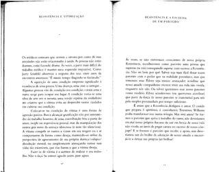 RESISTÊNCIA E VTTIM1ZAÇÃO
Os médicos estimam que setenta a oitenta por cento de suas
atividades não estão relacionadas à saúde.As pessoas não estão
doentes, estão fazendo drama. Às vezes, a parte mais difícil do
trabalho médico é manter uma expressão impassível. Como
Jerry Seinfeld observou a respeito dos seus vinte anos de
encontros amorosos: "É muito tempo fingindo-se fascinado.''
A aquisição de uma condição empresta significado à
existência de uma pessoa. Uma doença, uma cruz a carregar...
Algumas pessoas vão de condição em condição; curam uma e
outra surge para ocupar seu lugar. A condição torna-se uma
obra de arte em si mesma, uma versão espúria do verdadeiro
ato criativo que a vítima evita ao despender tantos cuidados
em cultivar sua condição.
Colocar-se na condição de vítima é uma forma de
agressão passiva.Busca alcançar gratificação não por intermé-
dio do trabalho honesto, de uma contribuição feita a partir do
amor, insíoht ou experiência pessoal, mas da manipulação dos
outros por meio da ameaça silenciosa (e nem tão silenciosa).
A vítima compele os outros a virem, em seu resgate ou a se
comportarem da forma como deseja, mantendo-os reféns da
perspectiva de agravamento de sua própria doença/colapso/
dissolução mental, ou simplesmente ameaçando tornar suas
vidas tão miseráveis, que elas fazem o que a vítima deseja.
Fazer-se de vítima é a antítese de realizar o seu traba-
lho. Não o faça. Se estiver agindo assim, pare agora.
RESISTÊNCIA E A ESCOLHA
DE UM PARCEIRO
As vezes, se não estivermos conscientes de nossa própria
Resistência, escolheremos como parceiro uma pessoa que
superou ou está conseguindo superar com sucesso a Resistên-
cia. Não sei bem por quê. Talvez seja mais fácil dotar nosso
parceiro com o poder que na realidade possuímos, mas que
tememos usar. Talvez seja menos ameaçador acreditar que
nosso amado companheiro merece viver sua vida não vivida,
enquanto nós não. Ou talvez queiramos usar nosso parceiro
como modelo. Talvez acreditemos (ou queiramos acreditar)
que parte da força de nosso parceiro se transmitirá para nós
pela simples proximidade por tempo suficiente.
É assim que a Resistência desfigura o amor. O cozido
que prepara é apetitoso, é convidativo; Tennessee Williams
podia transformar isso numa trilogia. Mas será amor? Se for-
mos o parceiro que apoia o trabalho do outro, não deveríamos
encarar nosso próprio fracasso de sair em busca de nossa vida
não vivida, ao invés de pegar carona no sucesso de nosso côn-
juge? E se formos o parceiro que recebe o apoio, não deve-
ríamos sair do brilho da adoração de nosso amado e encora-
já-lo a deixar sua própria luz brilhar?
 
