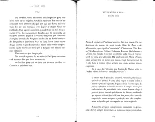 A (HT.RRA DA A R T H
FIM
Na verdade, nunca encontrei um comprador para meu
livro. Nem para o seguinte.Ainda se passariam dez anos até eu
conseguir meu primeiro cheque por algo que havia escrito e
mais dez até um romance, The Legend of Bagger Vance, ser
publicado. Mas aquele momento, quando bati nas três teclas e
escrevi FIM,foi inesquecível. Lembro-me de desenrolar da
máquina a última página e acrescentá-la à pilha que constituía
o original terminado. Ninguém soube que eu havia termina-
do. Ninguém se importava. Mas eu sabia. Senti como se um
dragão contra o qual lutara toda a minha vida tivesse simples-
mente caído morto aos meus pés e bafejado seu último sus-
piro sulfúrico.
Descanse em paz,desgraçado.
Na manhã seguinte, fui ao trailer de Paul para tomar um
café e contei-lhe que havia terminado.
— Melhor para você — disse sem levantar os olhos. —
Comece o próximo hoje.
INVOCANDO A MUSA
PARTE DOIS
Antes de conhecer Paul, nunca ouvira falar nas musas.Ele me
iluminou. As musas são nove irmãs, filhas de Zeus e de
Mnemosine, que significa "memória". Chamam-se Clio. Era-
to,Talia,Terpsícore, Calíope, Polírnnia, Euterpe, Melpómene e
Urânia. Sua função é inspirar os artistas. Cada musa é respon-
sável por uma arte diferente. Há um bairro em Nova Orleans
onde as ruas têm os nomes das musas.Eu já havia morado lá
e não fazia a menor idéia; achava que eram apenas nomes
esquisitos.
Eis o que diz Sócrates, em Faedra, de Platão, sobre o
"nobre efeito da loucura enviada pelo céu":
O terceiro tipo de possessão e loucura é a possessão pelas Musas.
Quando se apodera de uma alma virgem e meiga, enleva-a
a uma expressão inspirada de poesia lírica e outros tipos de
poesia, e glorífica incontáveisfaçanhas de antigos heróis para
conhecimento da posteridade. Mas se um homem chega à
porta da poesia intocado pela loucura das Musas, acreditando
que apenas a técnica fMá dele um bom poeta, ele e suas sãs
composições nunca atingem a perfeição, mas são completa-
mente eclipsadas pelo desempenho do louco inspirado.
A maneira grega de compreender o mistério era perso-
nificá-lo. Os antigos pressentiam as poderosas forças primordiais
 