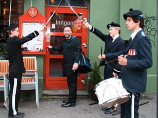 Institusjonene ønsker å nå flest mulig, og en
ønsker at folk skal oppsøke dem

En ønsker at kulturinstitusjoner skal være ...