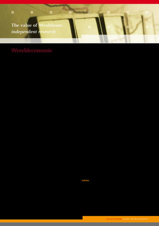 The value of Wealtheon:
independent research


Wereldeconomie
Voor veel landen c.q. regio’s duiden de laatste cijfers van onder andere   De zorgen omtrent de haalbaarheid van het reddingsplan zijn
de inkoopmanagersindices er op, dat de wereldwijde economische             eigenlijk drieledig. Ten eerste is er onder de eurolanden enorme ver-
activiteit erg traag blijft verlopen. Hoewel de cijfers geen regelrechte   deeldheid over de vraag of Griekenland voor deze nieuwe leningen
val van het wereldwijde Bruto Nationaal Product laten zien, toont          onderpand zou moeten geven zoals Finland reeds bewerkstelligd
de exceptioneel lage groei wel aan dat risico’s voor een hernieuwde        heeft. Met name omdat dit onderpand bestaat uit gelden welke
recessie, de zogenoemde “double dip”, in de ontwikkelde economieën         Griekenland verkreeg via het reddingsplan c.q. van andere euro-
aanmerkelijk zijn toegenomen. Nadere analysering van onze macro-           lidstaten. Ten tweede is het onzeker of voldoende obligatiehouders
economische indicatoren leert echter dat op dit moment nog geen            uit de private sector bereid zullen zijn om hun obligaties te ruilen.
sprake is van een hernieuwde recessie. Een langere periode van             Tenslotte zijn de markten bezorgd of Griekenland in staat zal zijn
beperkte economische groei acht Wealtheon waarschijnlijker.                om aan alle voorwaarden van het reddingsprogramma te voldoen.
                                                                           Signalen dat Griekenland niet in staat is om zijn belastinginning te
De grote westerse economieën verlangen naar goed nieuws om                 verbeteren, voeden deze onrust verder.
niet terug te vallen in een hernieuwde recessie. Er is een aantal
argumenten aan te voeren waarom gevreesd moet worden voor een              Een ander Europees land wat afgelopen periode negatief in de
hernieuwde recessie. Ten eerste zien we de economische activiteit          schijnwerpers is komen te staan, is Italië. De Italiaanse regering
in de belangrijkste economische regio’s duidelijk afnemen, hetgeen         dient fiscale maatregelen te nemen om het begrotingstekort terug
parallel loopt aan een afnemend ondernemers- en consumenten-               te dringen teneinde haar openbare financiën op orde te krijgen.
vertrouwen. Verder heeft de aanhoudende kredietcrisis een                  De markten twijfelen er echter aan of de regering in staat zal
negatieve invloed op het vermogen van banken om geld uit te lenen          zijn stevige (en dus impopulaire) maatregelen te nemen. Volgens
hetgeen, samen met de enorme bezuinigingen, een rem vormt                  Wealtheon kan een eventueel faillissement van Italië niet meer
op de bestedingen van de consument en de overheden. Tenslotte              als een absolute onwaarschijnlijkheid worden afgedaan. Zoals we
beschikken de Amerikaanse en Europese overheden niet meer over             in het vorige kwartaalbericht al aangaven is Griekenland met een
de middelen om de economie monetair en fiscaal te stimuleren.              economische omvang van $ 330 mld. en een staatsschuld van 143%
Desalniettemin heeft de Amerikaanse president Obama nog                    van het BNP niet bepalend voor de ontwikkeling van de wereld-
$ 450 mld. (ca. 3% van het jaarlijkse BNP) ‘gevonden’ om de economie       economie. De invloed van de Italiaanse economie, met een omvang
te stimuleren middels investeringen in de infrastructuur.                  van $ 2.000 mld. en een staatsschuld welke 119% van het BNP
                                                                           bedraagt, is vanzelfsprekend van een heel andere orde.
In Europa constateren wij dat de economische groei in het tweede
kwartaal van dit jaar is teruggevallen van 2.4% naar 1.7%. Een af-         Voor de opkomende markten geldt dat zij zich zullen blijven
nemende wereldwijde vraag heeft ervoor gezorgd dat export-orders           ontwikkelen op een aanmerkelijk hoger groeipad dan de ontwik-
zijn teruggevallen. Hierbij zijn een aanhoudend hoge werkloosheid          kelde economieën. Dit betekent echter niet dat zij immuun zijn voor
en een sterk dalend consumentenvertrouwen een slecht voorteken             een wereldwijde afzwakking van de economische groei. Zo daalde
voor de consumentenbestedingen en daarmee de toekomstige                   recentelijk de inkoopmanagersindices, een belangrijke graadmeter,
economische groei voor de tweede helft van 2011.                           van alle vier de BRIC landen (Brazilië, Rusland, India en China).
                                                                           Daarbij geven de cijfers aan dat de daling van de economische
Ook in het derde kwartaal is de eurocrisis weer in alle heftigheid         activiteit in China relatief beperkt zal blijven maar dat deze in
opgelaaid. Een eerste aanleiding hiertoe was (wederom) Griekenland,        andere landen, waaronder Brazilië, stevig kan zijn.
waarvoor uiteindelijk in juli een tweede reddingsplan is opgesteld.
Dit reddingsplan bestaat uit nieuwe leningen van het noodfonds             Inflatie
EFSF, een bijdrage van de private sector (lees: banken) door middel        Voor de ontwikkelde economieën kan gesteld worden dat de inflatie
van een ruil van bestaande obligaties naar nieuwe obligaties en een        over het afgelopen jaar fors gestegen is. De laatste maanden zien we
terugkoopprogramma voor obligaties. Het lijkt er echter op dat de          echter een kentering in dit beeld optreden. In de Verenigde Staten
financiële markten weinig vertrouwen hebben in dit plan met als            is de stijgende trend van de inflatie tot stilstand gekomen en in
gevolg dat de rentetarieven op Griekse obligaties weer verder zijn         Europa constateren wij zelfs een lichte daling. Het feit dat de ECB
opgelopen. Zo bedraagt het effectieve rendement op een tweejarige          haar belangrijkste rentetarief recentelijk onveranderd op 1.5% heeft
Griekse staatsobligatie inmiddels 78%.                                     gelaten, is een duidelijk teken dat ook zij er vanuit gaat dat de in-
                                                                           flatie verder zal afzwakken.




                                                                                                     W EALTHEON ASSET M ANAGEMENT
 