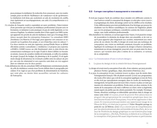 90 
91 
peut pratiquer la médiation (la recherche d’un consensus), sans s’en rendre compte, jouer un rôle de « facilitateur », de « catalyseur » ou de « go between ». La médiation n’est donc pas seulement un acte de résolution de conflit, mais également un accompagnement, une aide à la compréhension et à la discussion. 
Ce résultat de l’enquête soulève cependant un autre problème : l’intervention d’une personne qui n’est pas un médiateur professionnel (n’ayant suivi ni formation, ni initiation à cette pratique) n’a pas de réelle légitimité, et s’en retrouve fragilisée. La solution consiste alors à faire appel à un AMO, terme qui apparaît très proche de celui de médiateur, mais qui a l’avantage d’être mieux accepté dans les entreprises françaises ! Le consultant AMO (Assistance à la Maitrise d’ Ouvrage) peut apporter son concours et ses conseils sur la gestion d’un projet, et sert d’interface entre les acteurs 42. Ces deux notions ne sont pas opposées, puisqu’Élodie Boyer se définit elle-même comme « consultante », « médiatrice » et propose une expertise « d’AMO ». L’AMO exerce un rôle fonctionnel, mais se doit d’avoir des connaissances techniques sur le sujet. Il aide le client à définir ses besoins en amont, s’assure du caractère réaliste de la demande, et veille à la conduite du projet (respect du budget, du planning et de la qualité). Il est également chargé de désamorcer les éventuels conflits entre les acteurs du projet : son sens du relationnel et son expertise sont donc un vrai support dans ses relations avec les deux parties. 
Cette définition du rôle du consultant AMO est finalement extrêmement proche de celle du médiateur comme nous l’avons définie dans le paragraphe précédent. Il ne s’agit ici que d’un problème de dénomination de fonctions, qui sont plus ou moins bien accueillies suivant les cultures 
de l’entreprise. 
2.2 – Lorsque conception et management se rencontrent 
Il n’est pas toujours facile de combiner deux mondes très différents comme le sont l’univers créatif et conceptuel du designer, et celui plus « terre à terre » et pragmatique du client, davantage centré sur les chiffres et les résultats. Cette différenciation provient probablement d’un héritage qui pousse les étudiants vers les filières scientifiques, les sciences de l’ingénieur, plutôt que vers les pratiques artistiques, considérées comme des loisirs et passe- temps, sans réelle ambition professionnelle. 
Afin d’améliorer les relations, et surtout apprivoiser l’autre, il est peut-être temps de reconsidérer le domaine du design dans son ensemble, et de voir ce qu’il peut apporter plus largement aux sociétés, notamment aux entreprises de ses clients. En effet, le design est avant tout une technique de conception, une vision ou méthode comment résoudre un problème. Appliqués les techniques de conception du design à d’autres entreprises, notamment au niveau managérial, pourrait créer un pont entre les deux acteurs, qui seraient alors plus à même de se connaitre, et surtout, 
de se comprendre. 
2.2.1– La transmission d’une « culture design » 
A La place du design et de la créativité dans l’enseignement 
Le design est avant tout la conception d’une idée, d’une solution, qui peut prendre plusieurs formes (graphique, objet, décoration d’intérieur, etc.). 
À ce jour, la conception n’a pas vraiment trouvé sa place, tout du moins dans l’enseignement français. Elle est plutôt associée (à tort) aux programmes des écoles d’Art (alors que c’est de la conception appliquée et non de l’Art), et elle n’est pas spécialement enseignée dans les écoles de marketing et management, lorsqu’elle pourrait tout à fait y trouver sa place en tant que manière de solutionner un problème. Perdu entre ces deux notions, le domaine de la conception a du mal à s’affirmer et à faire valoir sa légitimité, autant auprès du public que des clients potentiels. Par exemple, Véronique Vienne, directrice artistique et éditorialiste spécialisée dans le design annonce cette vérité « À ce jour, avant de pouvoir être admis dans la plupart des programmes de conception graphique dans les meilleures écoles d’art françaises, vous devez apprendre à dessiner. Si vous ne pouvez pas rendre une assez bonne image de la Vénus de Milo, ce n’est pas la peine » 43. Victor Margolin partage ce point de vue (in Béltran, 2000) « Il y a encore peu de compréhension par les administrateurs des universités et écoles d’art, de la valeur de l’histoire du design graphique ou une histoire plus large de la conception (…) En fait, l’histoire, la théorie et la critique de la conception n’ont jamais été aussi importantes ou pertinentes  