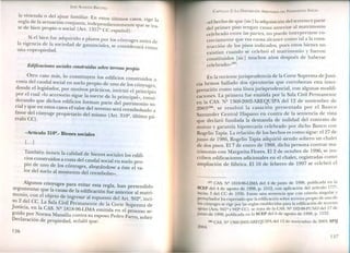 JOSÉ AlMEIDA BRICEÑO
la vivienda o del ajuar familiar En ' . .
1 d
. , . estos últimos casos, nge 1
reg a e la actuación conjunta indep d' a
d
bi ,en ienternente que se tr
te e ren propIO o social (Art 1357º CC - 1) a-. espano .
Si el bien fue adquirido a plazos por los '
la vi . conyuges antes d
a VIgencIa de la sociedad de gananciales se considera-s e
una copropiedad. ,rara como
Edificaciones sociales construidas sobre terreno propio
Otro caso más, lo constituyen los edificios construidos
costa del caudal social en suelo propio de uno de Ios rri a
d d 1 1 . e os conyuges
on e e egislador, por motivos prácticos, invirtió el pri ..'
por el cual «lo accesorio sigue la suerte de lo . . 1 nCIpl?
d d . prmcipa », consi-
eran o que dichos edificios forman parte del patri .
. 1 momo so-
CIa y que e~ estos casos. el valor del terreno será reembolsado a
favor del conyuge propIetario del mismo (Art 310º últi ,
rrafo CC). . ,lmo pa-
«Artículo 31Oº.-Bienes sociales
[...]
~ambién tienen la calidad de bienes sociales los edifi-
c~osconstruidos a costa del caudal social en suelo pro-
fIO :~ uno de los cónyuges, abonándose a éste el va-
or e suelo al momento del reembolso».
Algunos cónyuges . .
para evitar esta regla han pretendido
argumentar que la d 1 di . , ,
. causa e a e ificación fue anterior al matri-
m0
2
n
d
IO,con el objeto de ingresar al supuesto del Art. 302º inci-
so el CC La Sal C' '1P ,
J
u t' . . a lVI ermanente de la Corte Suprema de
s icia, en la CAS. Nº 1818-96-LIMA itid
guid ermti a en el proceso se-
D
o por Norma Mansilla contra su esposo Pedro Farr b
ec1arac" d . - o, so re
Ion e propiedad, senaló que:
136
CAPíTULO 2: LA DISPOSICIÓN ARBITRARIA DEL PATRIMONIO SOCIAL
«el hecho de que [sic] la adquisición del terreno y parte
del primer piso tengan causa anterior al matrimonio
celebrado entre las partes, no puede interpretarse co-
rrectamente que esa causa alcance como tal a la cons-
trucción de los pisos indicados, pues estos bienes no
existían cuando se celebró el matrimonio y fueron
constituidos [sic] muchos años después de haberse
celebrado=Y" .
En la reciente jurisprudencia de la Corte Suprema de Justi-
cia hemos hallado dos ejecutorias que corroboran esta inter-
pretación como una línea jurisprudencial, con algunas modifi-
caciones. La primera fue emitida por la Sala Civil Permanente
en la CASo Nº 1369-2002-AREQUIPA del 12 de noviembre de
2003(58), se resolvió la casación presentada por el Banco
Santander Central Hispano en contra de la sentencia de vista
que declaró fundada la demanda de nulidad del contrato de
mutuo y garantía hipotecaria celebrado por dicho Banco con
Rogelio Tapia. La relación de los hechos es como sigue: el 27 de
junio de 1986, Rogelio Tapia adquirió siendo soltero un chalet
de dos pisos. El 7 de enero de 1988, dicha persona contrae ma-
trimonio con Margarita Flores. El 2 de octubre de 1996, se ins-
criben edificaciones adicionales en el chalet, registradas como
ampliación de fábrica. EllO de febrero de 1997 se celebró el
(57) CAS. T2 1818-96-LIMAdel 4 de junio de 1998, publicada en la
SCEP del 4 de agosto de 1998, p. 1512, con aplicación del artículo 177
2
,
inciso 3 del CC de 1936. Existe una sentencia que con criterio singular y
perturbador ha expresado que la edificación sobre terreno propio de uno de
los cónyuges se rige por las reglas establecidas para la edificación de terreno
~eno (Arts. 9412 Y9422 CC), se trata de la CAS.N2 102-98-PUNO del 17 de
junio de 1998, publicada en la SCEP del 6 de agosto de 1998, p. 1532.
(58) CAS. T2 1369-2002-AREQUIPAdel 12 de noviembre de 2003, SPIJ
2004.
137
 