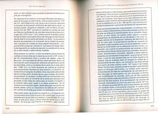 JOSÉ AlMEIDA BRICEÑO
como un bien propio y para acreditar la calidad de bienes pro-
pios por subrogación.
Sin perjuicio de lo anterior, la principal dificultad que debe su-
perar el cónyuge no interviniente -ante el silencio del Art. 315°
del CC- será determinar cuál viene a ser la sanción aplicable
a los actos de disposición arbitrarios del patrimonio social. La
primera opción, acogida en casación y por el Pleno Jurisdic-
cional Civil del 1997, consiste en declarar la nulidad del acto
por falta de manifestación de voluntad conjunta de ambos cón-
yuges (Art. 219° inciso 1 CC); criterio que en el ámbito judicial
ha sido limitado únicamente a favor del cónyuge no interviniente,
siendo ésta la única salida admisible a su favor -no procede la
tercería de propiedad o la invocación de la nulidad vía excep-
ción o proceso de nulidad de cosa juzgada fraudulenta-, aun-
que también puede ser utilizada en supuestos de riesgo laten-
te de disposición (a manera de ejemplo, la constitución en arras
de un bien social) o sobre bienes muebles.
Otros autores, en cambio, no sólo consideran que la causal de
nulidad a invocar debe ser. la descrita por el Art. 219°, inciso 4
del CC (imposibilidad física o jurídica del objeto) -caso de
BELAUNDE-sino que además ofrecen otras opciones: BARCHIes
de la opinión que la disposición arbitraria del patrimonio social
es rescindible, como si se tratase de la venta de un bien ajeno
(Art. 1539° CC). La Corte Suprema de Justicia en diversos
pronunciamientos discrepa de esta posición. La doctrina na-
cional se ha encargado de señalar otros requisitos adicionales
para la configuración de esta figura y que la alejan del proble-
ma planteado: el vendedor no debe informar al comprador que
el bien no es ajeno al momento de la venta pero tampoco que
es propio; el bien debe ser cierto (mas no incierto o fungible); y
el contrato debe estar sujeto a un plazo suspensivo. De tal
manera que la rescisión opera, dentro del plazo convenido por
ambas partes, como un mecanismo de defensa del compra-
dor cuando se percata. que el bien no pertenece al vendedor.
Para cierto sector de la doctrina argentina y un reciente pro-
nunciamiento de la Corte Suprema de nuestro país, la sanción
aplicable sería la de ineficacia relativa o inoponibilidad. En cuyo
caso, el acto sería válido y eficaz entre las partes que lo cele-
braron -el cónyuge interviniente Y el tercero-, pero ineficaz
320
P TRIMONIO SOCIAL
CAPíTULO 2: LA DISPOSICIÓN ARBITRARIA DEL A
para el cónyuge no interviniente, para quien el acto es como si
no existiese. Esta situación se asemeja a la descnta por el A~t.
161° del CC para los actos celebrados por el rep:esentante Sl~
poder; sin embargo, esta figura no ha sido debl.da,mente d~ll-
neada en nuestro ordenamiento jurídico por la colislón que eXIs-
te con lo establecido por el Art. 156° de.1CC, que sanciona con
nulidad la disposición o gravamen de bienes del representado.
E t soluciones presentan inconvenientes. La ineficacia rela-
s as '1 d d
f a en nuestro ordenamiento jurídico so o proce e cuan ~ uno
de ellos se atribuye la representación de su consorte, dispo-
niendo un bien social, sin poseer poder alguno o .cu~ndo
e,ndolo se extralimita de sus facultades o las viola, su-
posey . . I tri .
puesto distinto de la disposición arbltran.~ de pa nmo~l,o so-
. I En todo caso la jurisprudencia emitida en casación ha
Cia.' I bilid d f
t dido a este supuesto como uno de anu a I la, con un-
en en . idi L
diendo la confirmación con la ratificación del acto JU;I ICO. a
rescisión, aún cuando se puede ampliar pora~alogla a o~r,os
contratos sobre bienes ajenos (permuta, SUministro, do.na~l?n,
mutuo, arrendamiento, comodato, depósito y renta vitalicia),
presenta una complicada configuración -que ya hemos hecho
notar- y que ha sido desestimada por la. Corte Suprema de
Justicia, que en múltiples fallos ha =v= la n~llda? d.e la
compraventa de bien ajeno, por considerar que esta Inf;l~ge
una norma de orden público: el Art. 197° inciso 4 de! Codlgo
Penal. Por otro lado, tampoco el bien le es total o parclalme~,te
ajeno al cónyuge interviniente. La nulidad como solución
jurisprudencial por falta de manifestación ?e voluntad de am-
bos cónyuges no tiene asidero: los dos conyuges no forman
una manifestación de voluntad, cada uno de ellos presenta
una propia, siendo cualquiera de ellas sufici~~te como elemento
esencial del acto jurídico. Si la manifestaclon de volunt~d ~el
cónyuge interviniente es nula lo es para todo efecto. ASI ~IS-
mo, tampoco se puede afirmar que el =adolece de n~".d~d
por contener objeto jurídicamente impOSible. A nuestro JUI~I~~
la nulidad resulta procedente pero por otra causal: el Art. 3
del CC es una norma imperativa y por lo tanto no poued~ser
sustituida por la voluntad de los particular~~ (Art. ~19 ,.InCISO~
CC). Sin embargo, la nulidad es una solución radlc~1 e ínsalva
ble que no admite confirmación alguna del conyu~e no
int~rviniente. Con lo cual no afirmamos que no haya sido un
321
 