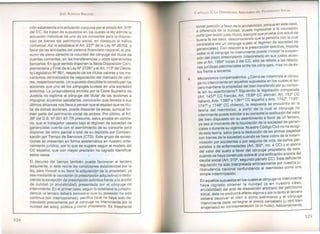 ción establecida a la actuación conjunta por el propioArt. 315°
del CC. Se tratan de supuestos en los cuales la ley admite la
actuación individual de uno de los consortes para la disposi-
ción de bienes del patrimonio social, en obsequio al tráfico
comercial. Así lo establece el Art. 227° de la Ley N° 26702, a
favor de las entidades del sistema financiero nacional, al pre-
sumir de pleno derecho la voluntad del cónyuge del titular de
cuentas corrientes, en las transferencias u otras operaciones
bancarias. En igual sentido disponen la Sexta Disposición Com-
plementaria y Final de la Ley N° 27287 y el Art. 113° del Decre-
to Legislativo N° 861 , respecto de los títulos valores y los me-
canismos centralizados de negociación del mercado de valo-
res, respectivamente. Un supuesto discutible lo constituyen las
acciones que uno de los cónyuges tuviese en una sociedad
anónima. La jurisprudencia emitida por la Corte Suprema de
Justicia no legitima al cónyuge del titular de las acciones a
impugnar acuerdos societarios, conclusión que llevada a sus
últimos alcances nos lleva a pensar que el esposo que es titu-
lar de dichas acciones, puede disponer de estas, aunque for-
men parte del patrimonio social de ambos. Por último, el Art.
39° del D.S. N° 001-97-TR presume, salvo prueba en contra-
rio, que el trabajador casado bajo el régimen de sociedad de
gananciales cuenta con el asentimiento de su consorte para
disponer del retiro parcial o total de su depósito por Compen-
sación por Tiempo de Servicios (CTS). Este grupo de excep-
ciones se presentan en forma asistemática en nuestro orde-
namiento jurídico, por lo que se sugiere seguir el modelo del
CC español, que con mayor precisión ha logrado identificar
estos casos.
El decurso del tiempo también puede favorecer al tercero
adquirente, si éste reúne las condiciones establecidas por la
ley, para invocar a su favor la adquisición de la propiedad, ya
sea mediante la usucapión (o prescripción adquisitiva) o dedu-
ciendo la excepción de prescripción extintiva frente a la acción
de nulidad (o anulabilidad) presentada por el cónyuge no
interviniente. En el primer caso, según lo establece la jurispru-
dencia, el tercero deberá demostrar que su posesión ha sido
continua (sin interrupciones), pacífica (que no haya sido de-
mandado previamente por el cónyuge no interviniente por la
nulidad del acto), pública y como propietario. Es importante
324
-
CAPíTULO 2: LA DISPOSICIÓN ARBITRARIA DEL PATRIMO 10 SOCIAL
4.
tomar posición a favor de la anulabilidad, porque en este ca~.o,
a diferencia de la nulidad, puede ingresarse a la usuca~lon
corta (por existir justo título), siempre que pruebe que actuo de
buena fe (es decir, desconociendo que la persona con la cual
contrataba era un cónyuge sujeto al r~gim.en d~ sociedad de
ananciales). Con relación a la preSCrlpCIOnextintiva, Importa
;aber si el cónyuge no interviniente puede invoc~r la suspen-
'0' n del plazo prescriptorio. Interpretado en sus Justos alcan-
SI f I laclces el Art. 1994° inciso 2 del CC, sólo ,se re iere a as re aC,lo-
nes jurídicas patrimoniales entre los conyuges, mas no de es-
tos frente a terceros.
Mecanismos compensatorios. ¿Cómo se indemniza al cónyu-
ge no interviniente en aquellos s~puestos e~ los cuales el ter-
cero mantiene la propiedad del bien transferido por su consor-
te sin su asentimiento? Siguiendo la legislación comparada
(Art. 1437° CC francés, Art. 1539° CC alemán, Art. 192° CC
italiano, Arts. 1390° Y 1391° CC español y Arts. 1742°, 1745°,
17470 Y 1748° CC chileno), la respuesta se encu~ntra en la
teoría del reembolso, a partir de la cual el conyuge no
interviniente puede solicitar a su consorte la restitución del valor
del bien dispuesto sin su asentimiento a favor de un tercero,
ya sea al momento de la liquidación de ,Iasoci~d.ad de gana~-
ciales o durante su vigencia. Nuestro Códiqo CIvil no ha acogi-
do esta teoría, salvo para la deducción de las primas paoadas
con bienes de la sociedad cuando se hace cobro de la indem-
nización por accidentes o por seguros de vida, de daños per-
sonales o de enfermedades (Art. 302°, inc. 4 CC) y el abono
del valor del suelo a favor del cónyuge propietario de este,
cuando se haya construido sobre él una edificación a co~t.adel
caudal social (Art. 310°, segundo párrafo CC). Esta deflcle~te
regulación ha sido interpretada erróneamente por nuestra JU-
risprudencia nacional confundiendo al reembolso como una
simple indemnización.
En aquellos supuestos en los cuales el cónyuge no interviniente
haya logrado obtener la nulidad (o en. nuestro .cas~,
anulabilidad) del acto de disposición arbitrario del patrimOniO
social, éste no producirá efecto alguno y por lo tanto el :ercero
deberá devolver el bien a dicho patrimonio y el Co~yu.ge
interviniente debe reintegrar el precio cancelado (u otro bien
enajenado) en contraprestación (si lo hubo). Adicional~ente,
325
 