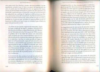 JOSÉ AlMEIDA BRICEÑO
esta suma sería Eva Sánchez (madre del demandado). La de-
mandante consideró que el bien era parte del patrimonio so-
cial, en razón que fue obtenido durante la vigencia del matri-
monio. El demandado defendió la calidad de bien privativo del
inmueble, arguyendo que el inmueble consta de un terreno que
fue adquirido por anticipo de legítima y edificaciones que fue-
ron construidas antes del matrimonio. La Sala Civil Permanen-
te declaró fundada la demanda, sobre la base de que no existen
pruebas en el proceso que acrediten la oportunidad en que se
construyó la edificación; por lo que se consideró que el bien era
parte del patrimonio social:
«La ficha de inscripción registral del inmueble, según
la copia certificada de fojas 5, establece la fecha de la
declaración de fábrica, según Resolución del Ministe-
rio de Vivienda de fecha 4 de marzo de 1976 y escritu-
ra pública del 17 de abril del mismo año extendida
ante el notario de Lima Gastón Barboza; mas no acre-
dita la fecha de la construcción misma que lógicamen-
te es anterior, y no hay en autos prueba al respecto,
pues no se ha presentado copia de la licencia de cons-
trucción u otros medios que permitan determinar la
oportunidad en que se edificó la vivienda que existe
sobre el terreno, advirtiéndose por el contrario que
en el documento de fojas 7 se hace referencia al área
construida del inmueble, lo que lleva a la conclusión
que la valoración de la prueba hecha en la instancia,
no es arbitraria.
La sentencia de vista analiza el acta de la audiencia de
conciliación, así como los denominados pagarés, como
así resulta, especialmente, de sus considerandos quin-
to y noveno, dándose por acreditado su pago; y se ana-
liza también y ampliamente el mérito del contrato de
150
CAPíTULO 2: LA DISPOSICiÓN ARBITRARIA DEL PATRIMONIO SOCIAL
compensación en los considerandos undécimo,
decimosegundo, decimotercero y decimoquinto. Por
lo demás, no existe agravio cuando se alega que el con-
trato sólo fue suscrito por el demandado con su seño-
ra madre, no interviniendo ningún otro heredero de
don Luis Alberto Escala Valdizán, pues a esta misma
conclusión llega la recurrida, tanto más si se tiene en
consideración que la presunta simulación, alegada por
el demandado, no ha sido declarada judicialmente.
Asimismo el documento en que consta dicho contrato
no ha sido objeto de impugnación o tacha. En conse-
cuencia se descartan los cargos in procedendo.
La impertinencia de una norma de derecho material
se establece con relación al juicio de hecho estableci-
do en la instancia. En este caso se denuncia la aplica-
ción indebida de los artículos 310º y 949º del Código
Civil, pero el recurrente los relaciona con una nueva
apreciación probatoria y la consiguiente modificación
de dicho juicio, lo que no es posible en casación. El
artículo 310º citado, ubicado en el Capítulo de la So-
ciedad de Gananciales, señala cuáles bienes tienen la
calidad de sociales, con el añadido que el artículo si-
guiente establece que los bienes se presumen sociales.
El artículo 949º del Código Civil se contrae a la
consensualidad en la transmisión de la propiedad de
los bienes muebles, que la de vista aplica en su consi-
derando decimosexto, al corregir el criterio de la ape-
lada que exigía escritura pública.
El cargo de inaplicación de una norma de derecho
material exige que se demuestre su pertinencia al jui-
cio de hecho establecido en la instancia, que el recu-
rrente demuestre la subsunción y cómo ello modifica-
ría el sentido de lo resuelto. El recurrente invoca los
151
 