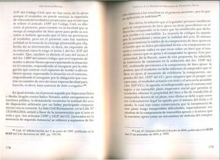 JOSÉ AlMEIDA BRICEÑO
219º del Código Civil; que no hay venta de lo ajeno
porque el vendedor no puede sustituir la expresión
de voluntad del verdadero propietario; que el caso que
se refiere el artículo 1539º del Código Civil, es dife-
rente al presente, pues consiste en la facultad que se
otorga al comprador de bien ajeno para pedir su res-
cisión si hubiese ignorado que el bien no pertenecía
al vendedor, pero en el presente caso hay también
nulidad en la venta de la cónyuge promovida por ella,
hecha sin su intervención, es decir, sin expresión de
su voluntad como lo exige el inciso 1 del Art. 219º del
acotado. Que, también es distinto el caso del inciso 2
del Art. 1409º del mismo código, que es el supuesto de
vender o afectar bienes ajenos expresando la situación
en ~~contrato, respondiendo al otorgante por la obli-
gaClon que contrae es el supuesto de vender o afectar
bienes ajenos, expresando la situación en el contrato. ,
respondiendo el otorgante por la obligación que con-
trae en nombre de otro sin tener expresa facultad para
hacerlo, es decir, haya ausencia de dolo o engaño»(98).
E~ igual s:ntido, en el proceso seguido por Esperanza Delza
y Al:dIa Ar~g~n contra Isidro ovario, sobre otorgamiento de
escntura pública, la demandada reconvino la nulidad del acto
de disposición arbitrario por no haber participado conjunta-
mente con su consorte. La Sala Civil Permanente, en la CAS. Tº
1316-96-LIMA, señaló a favor de la reconvención que el acto es
nulo y que «los artículos 1539º y 1412º del CC [invocados en la
sentencia de segunda instancia] se refieren a supuestos de he-
(98) CAS. NI! 238-96-TACNA del 2 de junio de 1997, publicada en la
SCEP del 2 de diciembre de 1997, pp. 133-134.
178
CAPíTULO 2: LA DISPOSICiÓN ARBITRARIA DEL PATRIMONIO SOCIAL
distintos a los resueltos ~n el presente proceso»; por lo que
chO . , . d bid (99)
P
licaclOn es In e la.
SU a
por cierto, la solución que el legislador peruano estableció
1
compraventa de bien ajeno no tiene precedentes en el
Para a lecid di hho comparado: es la única que ha estab eci o que IC o
Derec ía d 'd· h d. ídico es rescindible. La mayona e co IgOS a opta o
acto Jun
or la anulabilidad Yotros por la nulidad del act~. El ~istema
Peruano sustenta la validez de la compraventa de bieri ajeno en
~l hecho que su única peculiaridad frente a la c~mpraventa co-
mún Ycorriente radica en que recae sobre un.bIen que el ven-
dedor conoce que es ajeno y el comprador lo Ignora. Con.~os-
terioridad, De la Puente, autor de esta p.r?puesta, ha adm~tIdo
la existencia de omisiones en la redacción del Art. 1539- del
CC, realizando precisiones a la compraventa de bien ajeno: la
primera, que el vendedor no debe informar al comprador que el
bien es ajeno al momento de celebrarse la compraven~a -su-
puesto del Art. 1537º del CC- pero tampoco que es ~roplO -en
cuyo caso, el vendedor actuaría con dolo y el acto sena anulabl:
(Art. 210º CC)-; la segunda, es indispensable que el contrato este
sujeto a un razonable plazo suspensivo inicial que per~ita al
vendedor obtener la propiedad del bien a fin de transfenrla al
comprador dentro de tal plazo, esto último se debe a que nues-
tro ordenamiento legal ha optado por el sistema del título y el
modo, lo cual trae como consecuencia que la inexistencia de
este plazo traiga insuperables dificultades, especialmente tra-
tándose de la compraventa de inmuebles ajenos; Yla tercera,que
la rescisión opera como un mecanismo de defensa del compra-
(99) CAS. NI!1316-96-LlMA del 4 dejulio de 2000, publicada en la SCEP
del 17 de setiembre de 2000, p. 6222.
179
 