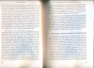 JOSÉ AlMEIDA BRICEÑO
que el acto carece de un elemento esencial o es contrario al
orden público o a las buenas costumbres; de tal manera que se
le niega de cualquier modo la posibilidad de producir conse_
cuencias jurídicas. Para otros, será aplicable la anulabilidad (Art.
221º CC), que si bien teleológicamente es idéntica a la nulidad
se diferencia de ésta porque el acto contiene los elementos esen~
ciales; sin embargo, está afectado de un vicio que puede ser sub-
sanado mediante confirmación. Adicionalmente, desde el ám-
bito contractual, puede argüirse la existencia de rescisión (Art,
1370º CC), especialmente cuando el acto es concebido como una
compraventa de bien ajeno. Finalmente, un número menor, por
cierto, podrá opinar que se trata de un caso de ineficacia relativa
o inoponibilidad (Art. 161º CC), ya que el cónyuge interviniente
actuó como pseudo representante de su consorte preterido y
por consiguiente, el acto resulta ineficaz frente a éste.
Por su parte, el tercero de buena fe se pregunta, ¿en qué
supuestos puede hacer suyo el bien social a pesar de no haber
participado ambos cónyuges en el acto de disposición o de gra-
vamen? Es habitual que argumente que su actuación se guió
por los signos de recognoscibilidad de la propiedad que el or-
denamiento jurídico nacional le provee: el registro y la pose-
sión. La fe pública registral (Art. 2014º CC) protege a los terce-
ros que adquieren a título oneroso y de buena fe algún bien de
uno de los cónyuges que en el registro aparece con facultad
para otorgarlo -aun cuando en la realidad de las cosas tenga la
calidad de bien social-, pese a que después se anule, rescinda o
resuelva el del otorgante por virtud de causas que no consten
en los Registros Públicos. La adquisición a non domino (Art. 948º
CC) protege al tercero que de buena fe ha recibido un bien
mueble no registrado mediante la tradición física de quien apa-
rece en la posesión del mismo. En algunos casos, buscará acre-
ditar que el cónyuge sí conocía del acto de disposición arbitra-
rio y que incluso le brindó una aceptación tácita; mientras que
124
CAPíTULO 2: LA DISPOSICIÓN ARBITRARIA DEL PATRIMONIO SOCIAL
otrOS, tratará de ingresar dentro de las excepciones estable-
eIl 1Art 315º del CC específicamente en aquellos casos
·daspore., . 1
el intentarán descifrar «considerados por leyes espeCla es».
q~lea~:ente, no es raro que por el decurso del tiempo, a~u~~ a
fin cripción adquisitiva de dominio o a la prescnpclOn
la pres . ..
. . de la acción del cónyuge no intervimerite.
e"untlva
Las soluciones a los interrogantes planteados, así como la
que las normas del CC sirven en la defensa de los
forrna en . in obi d 1
. s de una y otra parte en conflicto seran o ~eto e pre-
interese f
capítulo tratando por separado los argumentos a avor
sente , d b f
del cónyuge no interviniente y a favor de? tercero e uena. e.
Un acápite final se ocupará ~e l?s. mecamsmos ~ompensatonos
ue nuestro ordenamiento JundlCo debe considerar, ya sea a
~vor del cónyuge no interviniente o .del.tercero de buena fe,
cuando la balanza del Derecho no se incline a su favor.
Actos de gestión ordinaria y extraordinaria del patrimonio social
Es importante recordar que, aun cuando el CC no lo ex-
prese claramente, la regla de la actuación conjunta presenta
una excepción más, en la medida. que ést~ no puede ~barcar
todos los actos de disposición de bienes sociales. ~~ra disponer
parte del patrimonio social con el objeto de adqmn~ el pan que
se consume en el desayuno de cada día, no se requiere el asen-
timiento de ambos cónyuges. En general, por el solo hecho del
matrimonio y sin importar el régimen patrimonial ~n el qu~ se
encuentren, los esposos quedan necesariamente SUjetos a cier-
tas obligaciones de carácter patrimonial dirigidas a l:vantar las
cargas del matrimonio -estatuto que algunos denomlllan como
«régimen matrimonial primario»-, dentro de las que se en:~en-
tran las necesidades ordinarias del hogar, a que hace alusión el
Art. 292º del CC (asistemáticamente ubicado en el C~pítulo
Unico del Título II del Libro de Familia) o en forma analoga la
125
 