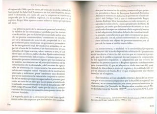 de agosto de 1986 y por lo tanto, el vehículo tenía la calidad de
bien social. La Sala Civil Transitoria de la Corte Suprema deses-
timó la demanda, en razón de que la empresa se encuentra
amparada por la fe pública registral, en la medida que en el
registro, Roger Silva aparece como soltero y único propietario
del bien:
«La primera parte de la denuncia procesal cuestiona
la validez de las sentencias expedidas por las instan-
cias de mérito, por no haberse pronunciado sobre uno
de los puntos controvertidos, consistente en estable-
cer sila demanda de tercería de propiedad es o no
procedente para cuestionar un gravamen provenien-
te de una garantía real. Revisados los actuados, en es-
pecial el acta de la Audiencia de Saneamiento y Con-
ciliación de fajas sesenta y dos y sesenta y tres, se ad-
vierte que, en efecto, tal hecho fue fijado como tercer
punto controvertido del proceso, el mismo que no ha
merecido pronunciamiento alguno por las instancias
de mérito, no obstante ser el principal sustento de la
contestación de la demanda y del recurso de apela-
ción de sentencia; en consecuencia, las sentencias de
mérito no cumplen con el requisito de la motivación
adecuada y suficiente, pues contienen una decisión
que no se sustenta en la valoración conjunta y razona-
da de los medios probatorios aportados al proceso; por
tanto, se trata de un fallo que no se ajusta al mérito de
lo actuado, contraviniendo el inciso 3 del artículo 122º
del Código Procesal Civil; razón por la cual el primer
extremo del recurso de casación interpuesto debe de-
clararse fundado.
La segunda parte de la denuncia procesal trata igual-
mente sobre dos aspectos que no habrían sido analiza-
238
CAPíTULO 2: LA DISPOSICIÓN ARBITRARIA DEL PATRIMONIO SOCIAL
dos por las instancias de mérito, como es el que garan-
tía preridaria a favor de Ferreyros Sociedad Anónima
Abierta se sustenta en la buena fe prevista en el artículo
2014º del Código Civil, y que el codemandado Roger
Adrián Rodriga Silva Santisteban en todo momento se
identificó como soltero y único propietario del bien. Al
respecto, es cierto que las instancias de mérito no han
analizado dos aspectos relativos a la fe registral y buena
fe del adquirente derivados del acto de constitución de
la prenda, y atendiendo a que tales circunstancias gu~r-
dan relación con el punto controvertido no absuelto,
éstos deberán ser objeto de pronunciamiento por el
juez de la causa al emitir nuevo fallo».
En consecuencia, la nulidad -o la anulabilidad propuesta
por nosotros- del acto de disposición arbitrario del patrimonio
social no afecta el derecho del tercero que se encuentra prote-
gido por la fe pública registral, la cual requiere la conjunción
de los siguientes requisitos: i) adquisición por un tercero de
derecho de persona que en el Registro aparezca con facultades
para transmitirlo; ii) que se adquiera a título oneroso; iii) posi-
bilidad de discordancia entre el registro y la realidad civil; iv)
que se adquiera de buena fe; y v) que el adquirente inscriba su
derecho en el registro.
Éste vendría a ser un saludable criterio a favor de los terce-
ros que se encuentran amparados por la fe pública registral, no
obstante, se ve ensombrecido por otros pronunciamientos ju-
risdiccionales. La Comisión de Magistrados reunidos en el Ple-
no Jurisdiccional de Familia 1998(146),en su Acuerdo º 6.1, con-
(146) PODERJUDICIAL,Conclusiones Plenos jurisdiccionales 1998, Comisión
Ejecutiva del Poder Judicial, Lima, 1999, p. 114.
239
 