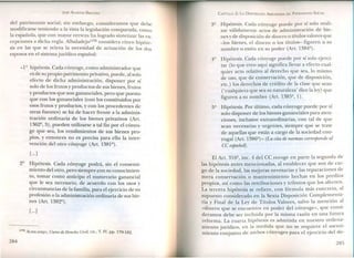 del patrimonio social; sin embargo, consideramos que debe
modificarse teniendo a la vista la legislación comparada, como
la española, que con mayor certeza ha logrado sintetizar las ex-
cepciones a dicha regla. Albaladejov?" considera cinco hipóte-
sis en las que se releva la necesidad de actuación de los dos
esposos en el sistema jurídico español:
«1Q hipótesis. Cada cónyuge, como administrador que
es de su propio patrimonio privativo, puede, al solo
efecto de dicha administración, disponer por sí
solo de los frutos y productos de sus bienes, frutos
y productos que son gananciales, pero que puesto
que con los gananciales (con los constituidos por
esos frutos y productos, y con los procedentes de
otras fuentes) se ha de hacer frente a la adminis-
tración ordinaria de los bienes privativos (Art.
1362Q
, 3), pueden utilizarse a tal fin por el cónyu-
ge que sea, los rendimientos de sus bienes pro-
pios, y entonces no es precisa para ello la inter-
vención del otro cónyuge (Art. 1381Q).
[...]
2
Q
Hipótesis. Cada cónyuge podrá, sin el consenti-
miento del otro, pero siempre con su conocimien-
to, tomar como anticipo el numerario ganancial
que le sea necesario, de acuerdo con los usos y
circunstancias de la familia, para el ejercicio de su
profesión o la administración ordinaria de sus bie-
nes (Art. 1382Q
).
[...]
(17%) ALBALADEjO, Curso de Derecho Civil, cit., T. IV, pp. 179-182.
284
CAPíTULO 2: LA DISPOSICIÓN ARBITRARIA DEL PATRIMONIO SOCIAL
3Q
Hipótesis. Cada cónyuge puede por sí solo reali-
zar válidamente actos de administración de bie-
nes y de disposición de dinero o títulos valores que
-los bienes, el dinero o los títulos- figuren a su
nombre o estén en su poder (Art. 1384Q
).
4Q
Hipótesis. Cada cónyuge puede por sí solo ejerci-
tar (lo que creo aquí significa llevar a efecto cual-
quier acto relativo al derecho que sea, lo mismo
de uso, que de conservación, que de disposición,
ete. ) los derechos de crédito de la clase que sean
('cualquiera que sea su naturaleza' dice la ley) que
figuren a su nombre (Art. 1385Q
, 1).
5Q
Hipótesis. Por último, cada cónyuge puede por sí
solo disponer de los bienes gananciales para aten-
ciones, inclusive extraordinarias, con tal de que
sean necesarias y urgentes, siempre que se trate
de aquellas que están a cargo de la sociedad con-
yugal (Art. 1386Q
)>> (La cita denormas corresponde al
CC español).
El Art. 316Q
, ine. 4 del CC recoge en parte la segunda de
las hipótesis antes mencionadas, al establecer que son de car-
go de la sociedad, las mejoras necesarias y las reparaciones de
mera conservación o mantenimiento hechas en los predios
propios, así como las retribuciones y tributos que los afecten.
La tercera hipótesis se refiere, con fórmula más concreta, al
supuesto considerado en la Sexta Disposición Complementa-
ria y Final de la Ley de Títulos Valores, salvo la mención ~l
«dinero que se encuentre en poder del cónyuge», que consi-
deramos debe ser incluida por la misma razón en una futura
reforma. La cuarta hipótesis es admitida en nuestro ordena-
miento jurídico, en la medida que no se requiere el asenti-
miento conjunto de ambos cónyuges para el ejercicio del de-
285
 