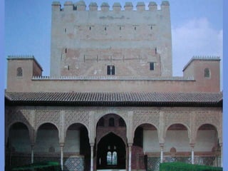 Torre situada en el camino de ronda de la muralla, fue conocida en el siglo XVI como de Torre de la Ladrona y de la Sultana. Se cambió su nombre por el de la Cautiva porque se pensaba que en ella vivió Doña Isabel de Solís, convertida al Islam con el nombre de Zoraya, favorita del rey Muley Hacén.